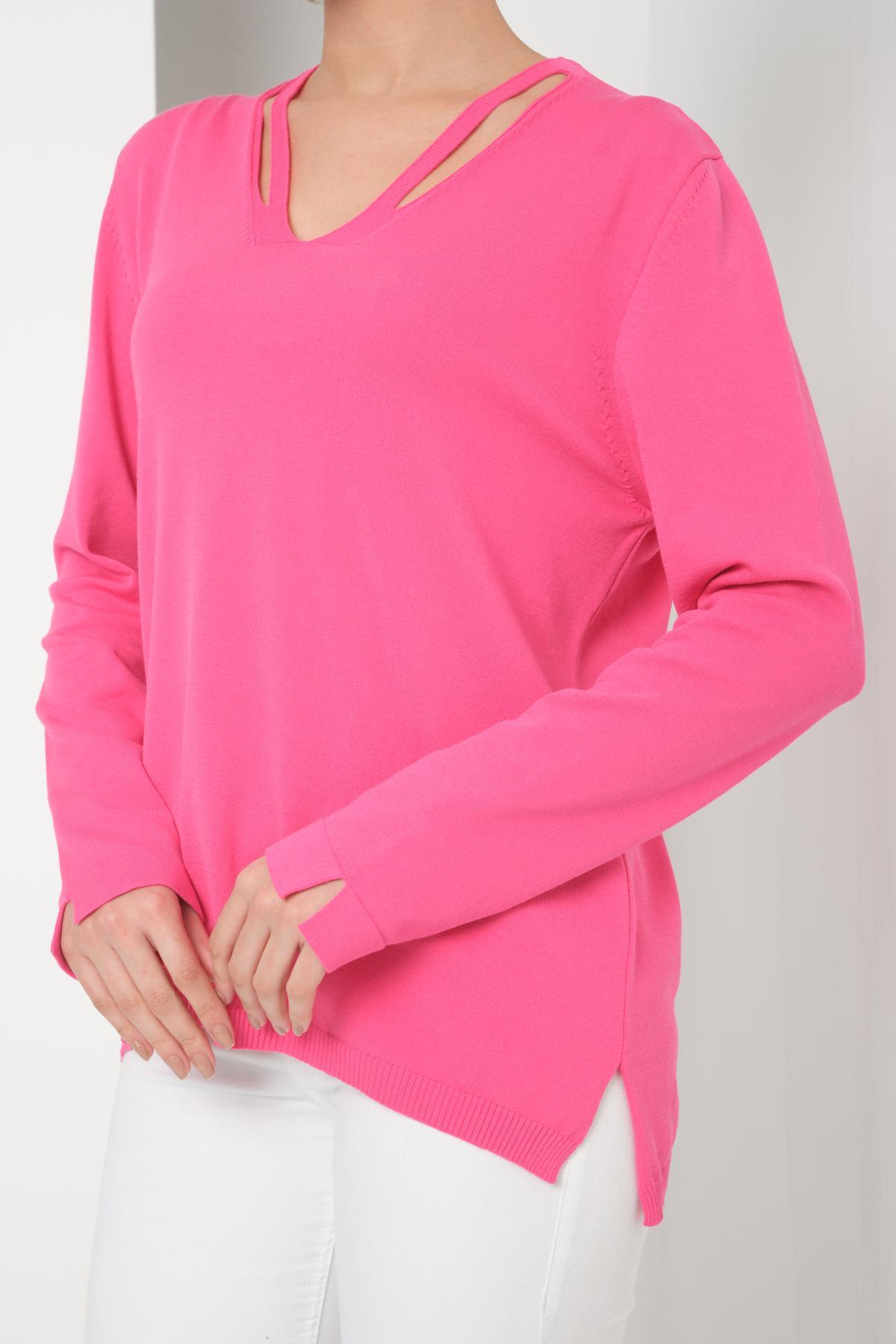 Wholesale Women Fuchsia V-Neck Cut-Out Knit Blouse with Side Slits 724804