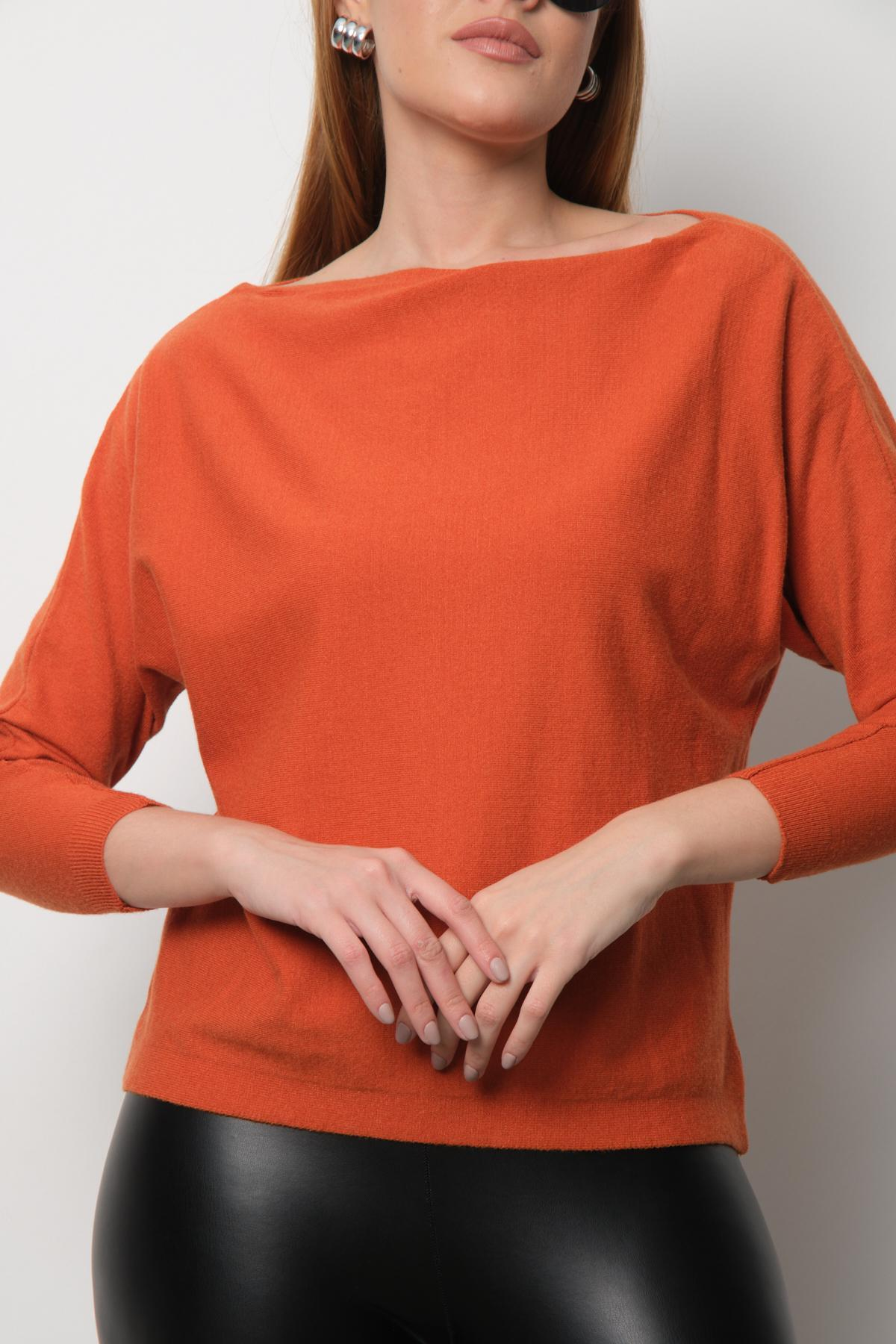Wholesale Women Ginger Boat-Neck Sweaters 711034
