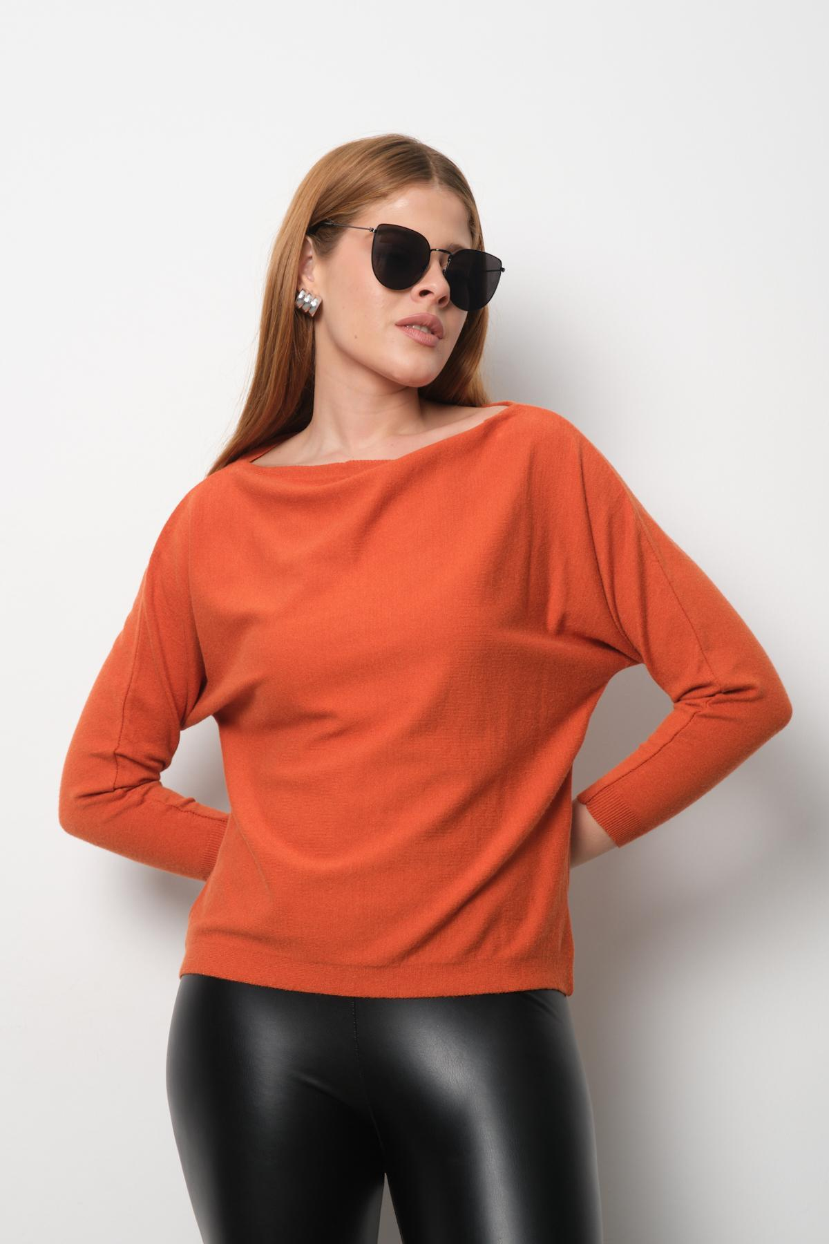 Wholesale Women Ginger Boat-Neck Sweaters 711034