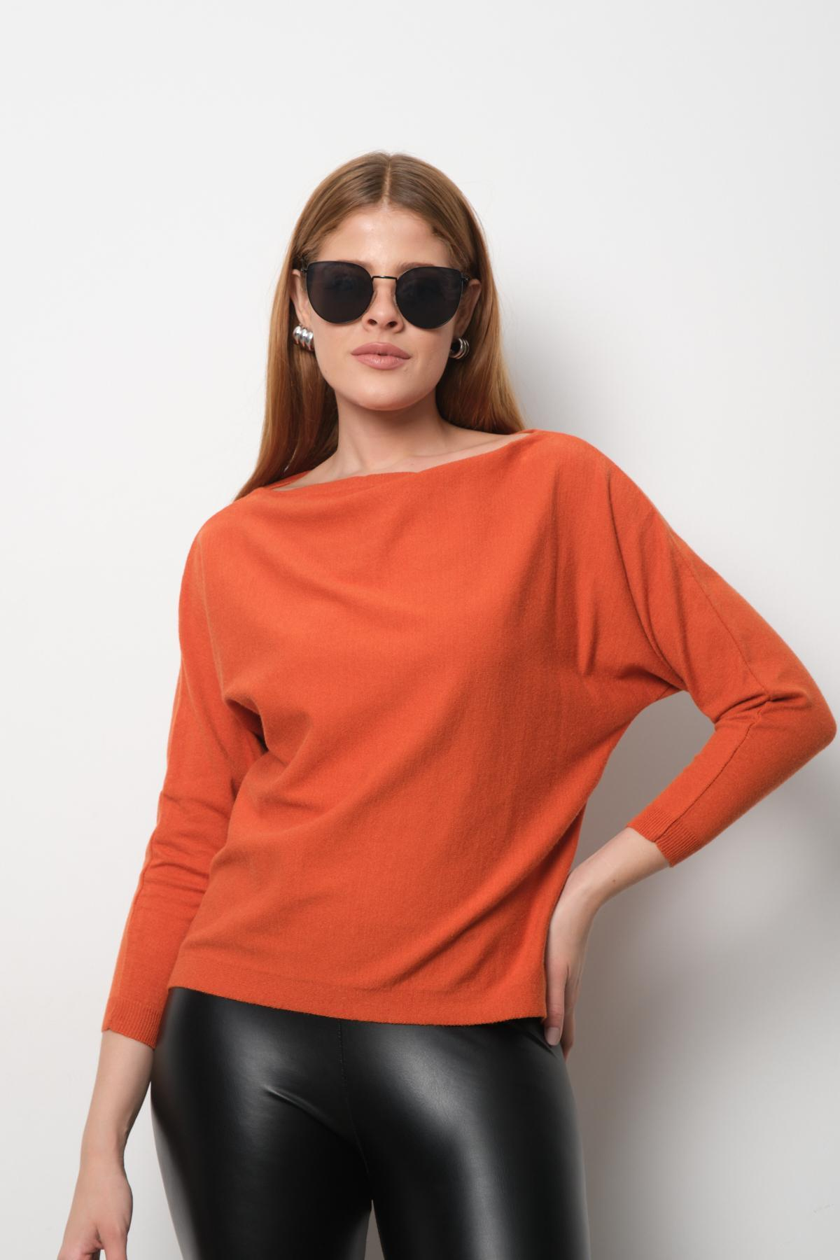 Wholesale Women Ginger Boat-Neck Sweaters 711034