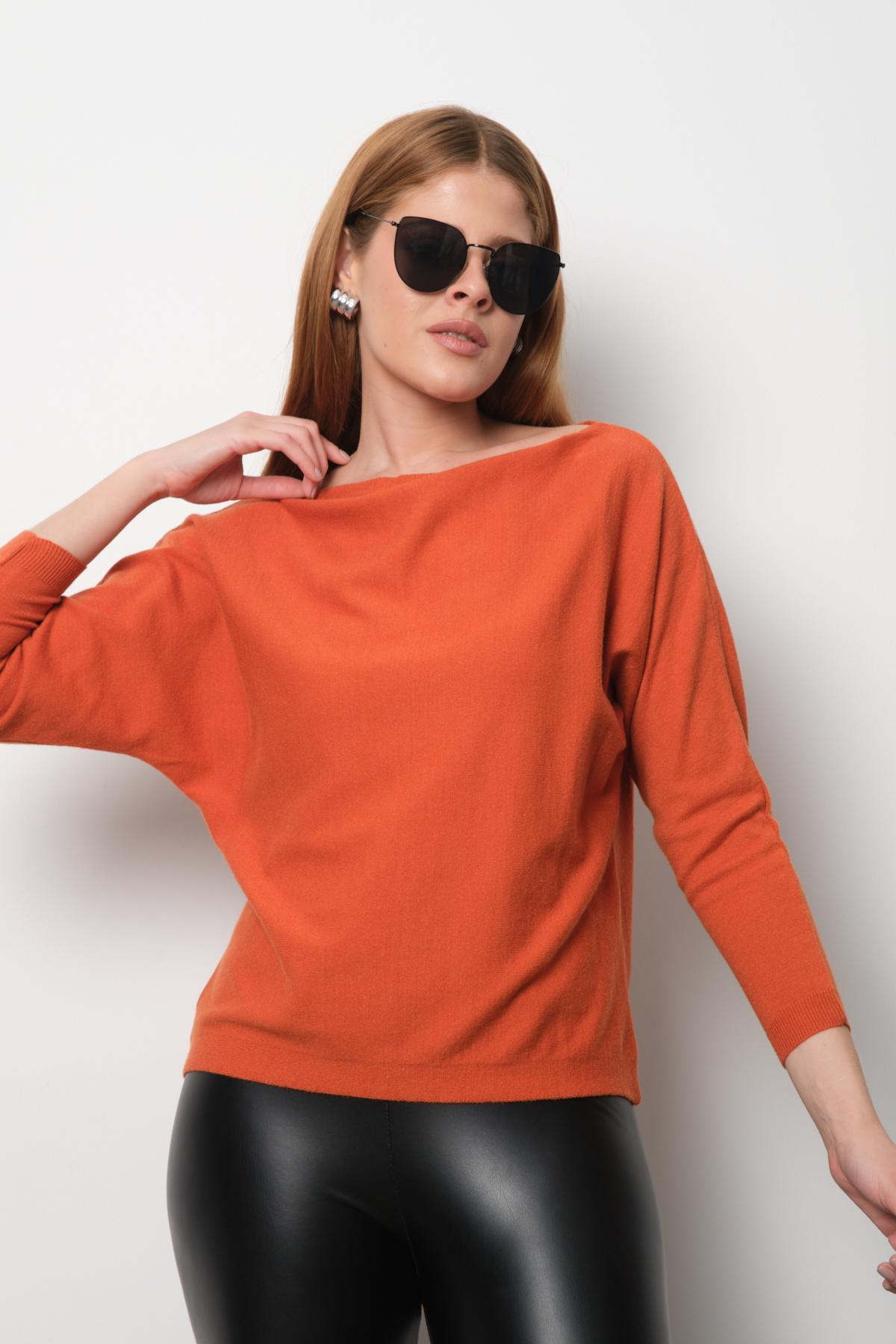 Wholesale Women Ginger Boat-Neck Sweaters 711034