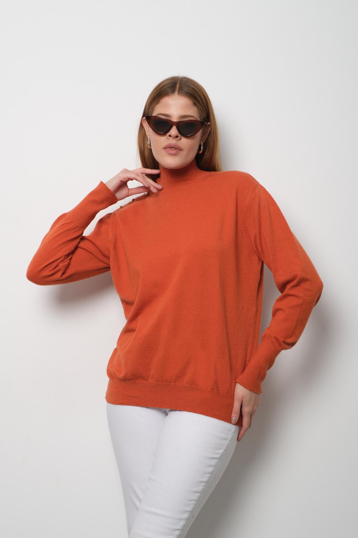 Wholesale Women Ginger Mock-Neck Sweaters 711153