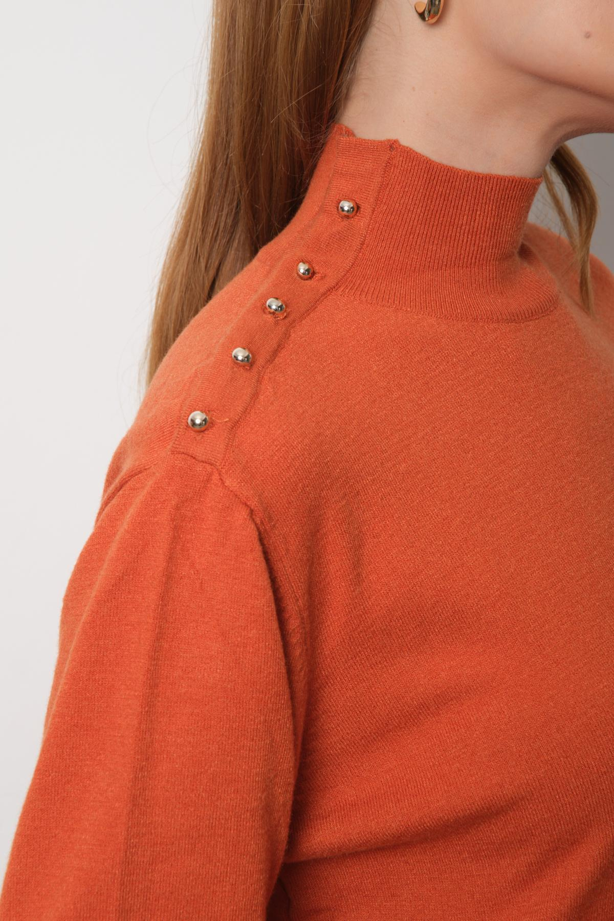 Wholesale Women Ginger Mock-Neck Sweaters 711153