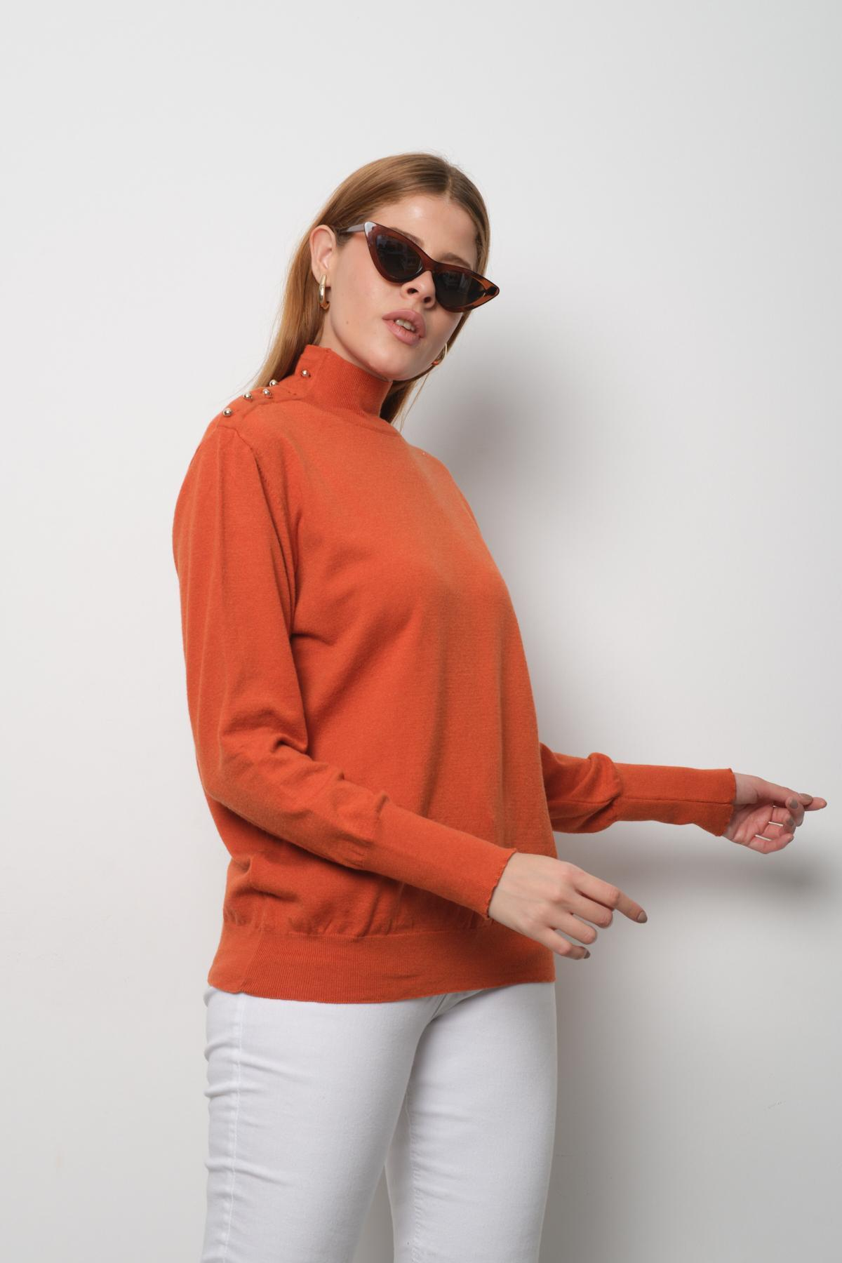 Wholesale Women Ginger Mock-Neck Sweaters 711153