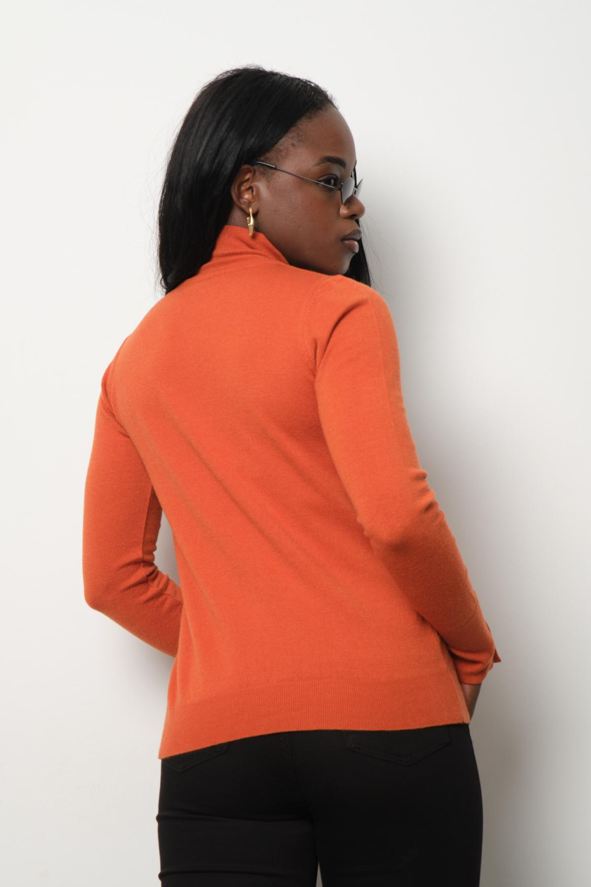 Wholesale Women Ginger Mock-Neck Sweaters 711165