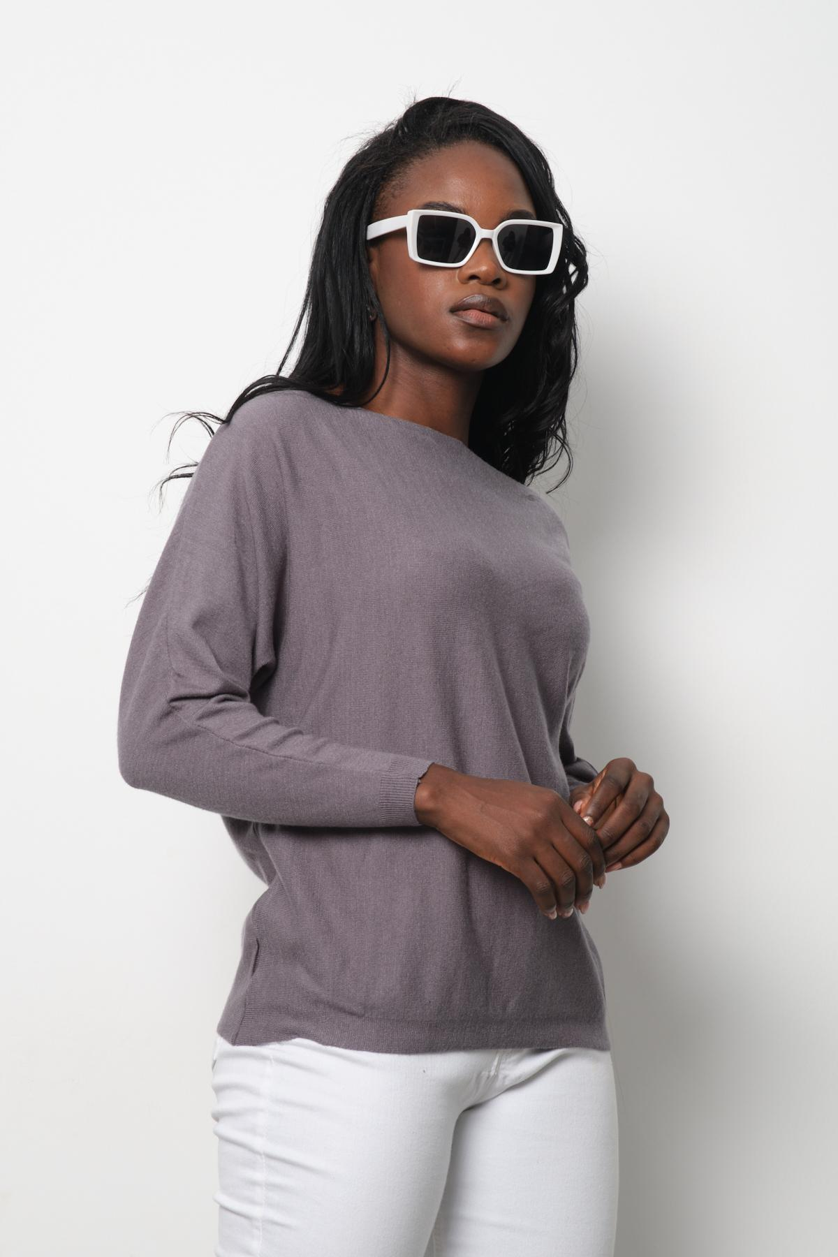 Wholesale Women Gray Boat-Neck Sweaters 711030