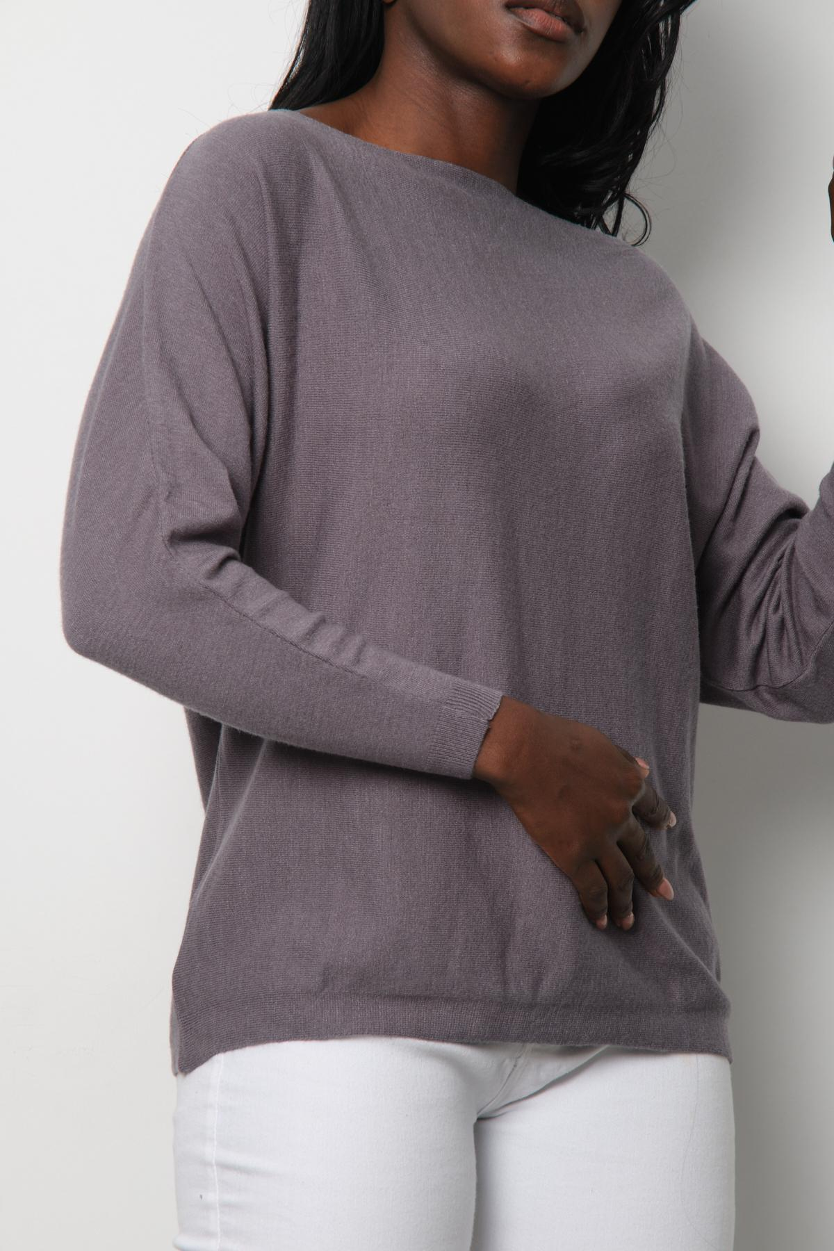 Wholesale Women Gray Boat-Neck Sweaters 711030