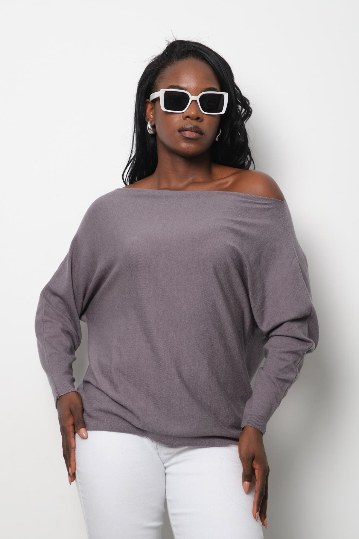 Wholesale Women Gray Boat-Neck Sweaters 711030