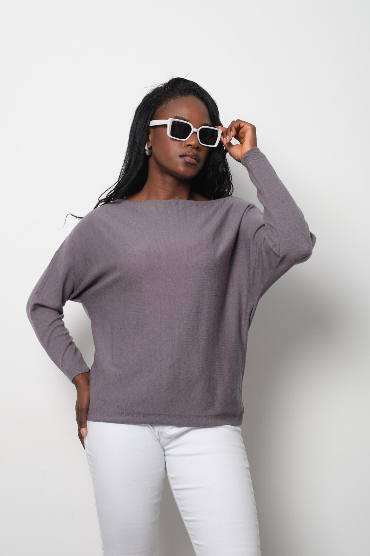 Wholesale Women Gray Boat-Neck Sweaters 711030