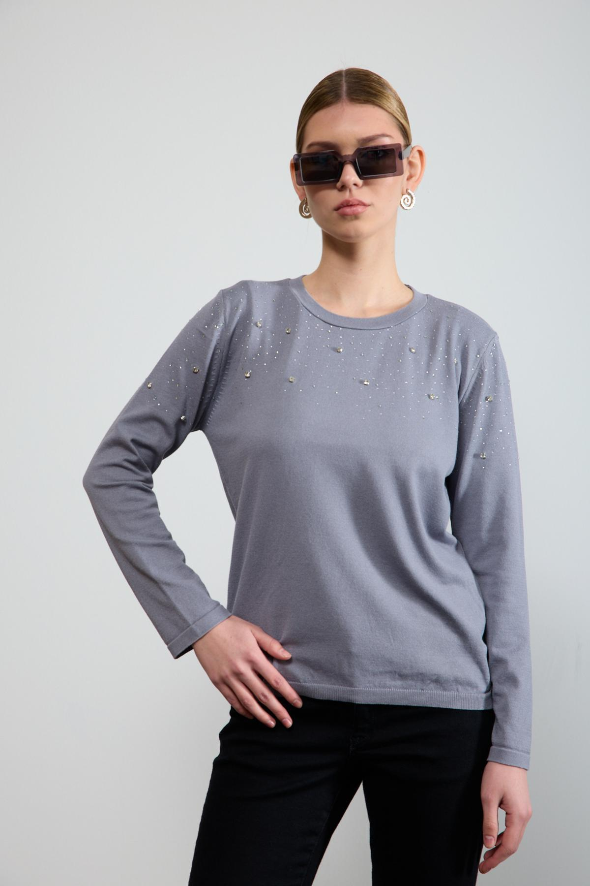 Wholesale Women Gray Crew Neck Knit Blouse Adorned with Rhinestones 725232