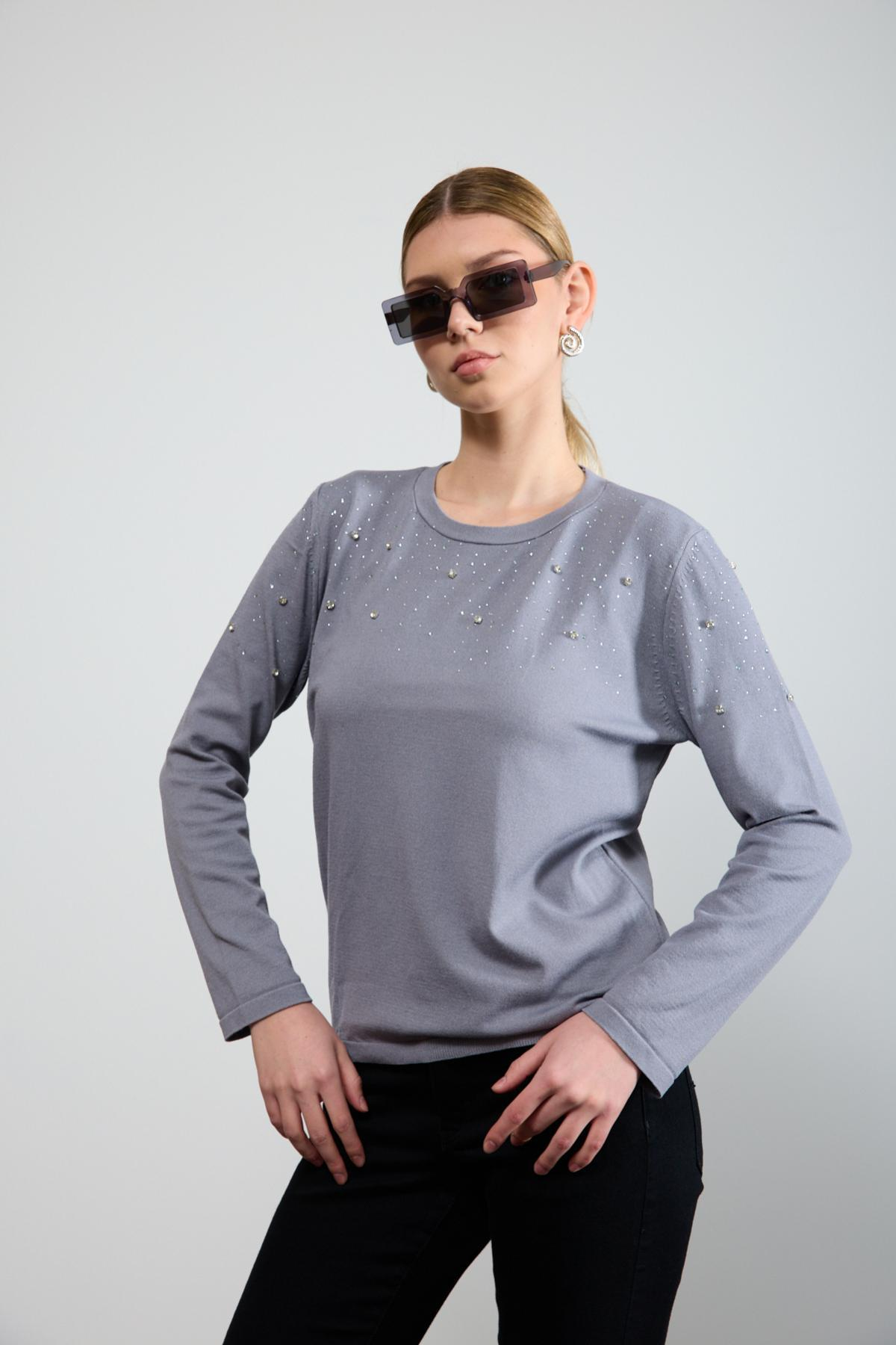 Wholesale Women Gray Crew Neck Knit Blouse Adorned with Rhinestones 725232