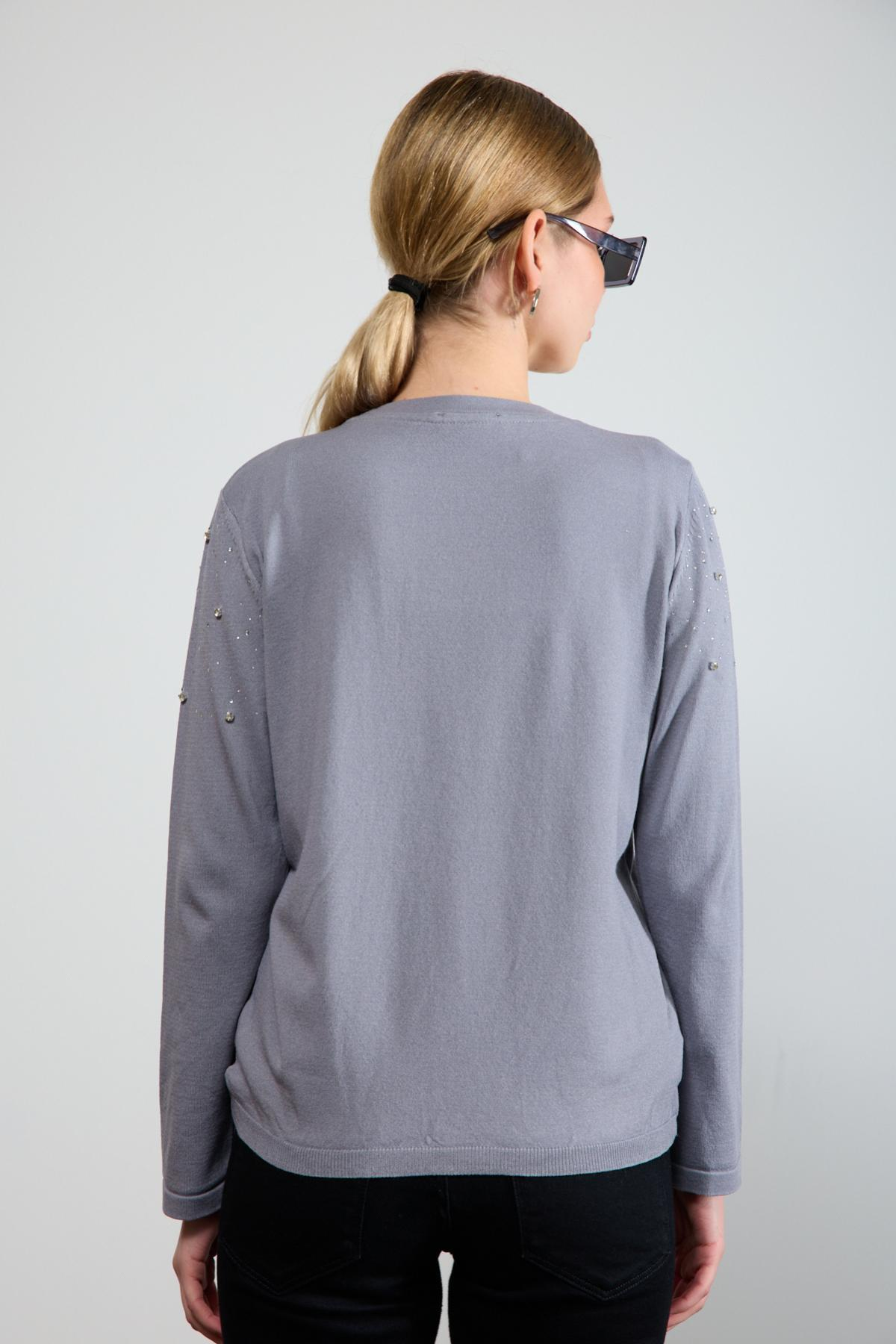 Wholesale Women Gray Crew Neck Knit Blouse Adorned with Rhinestones 725232