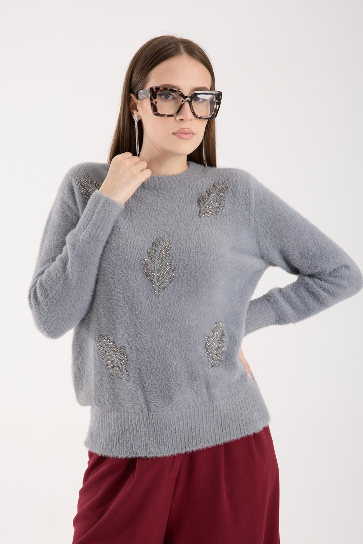 Wholesale Women Gray Crew-Neck Knit Blouse with Beaded Embroidery 738899