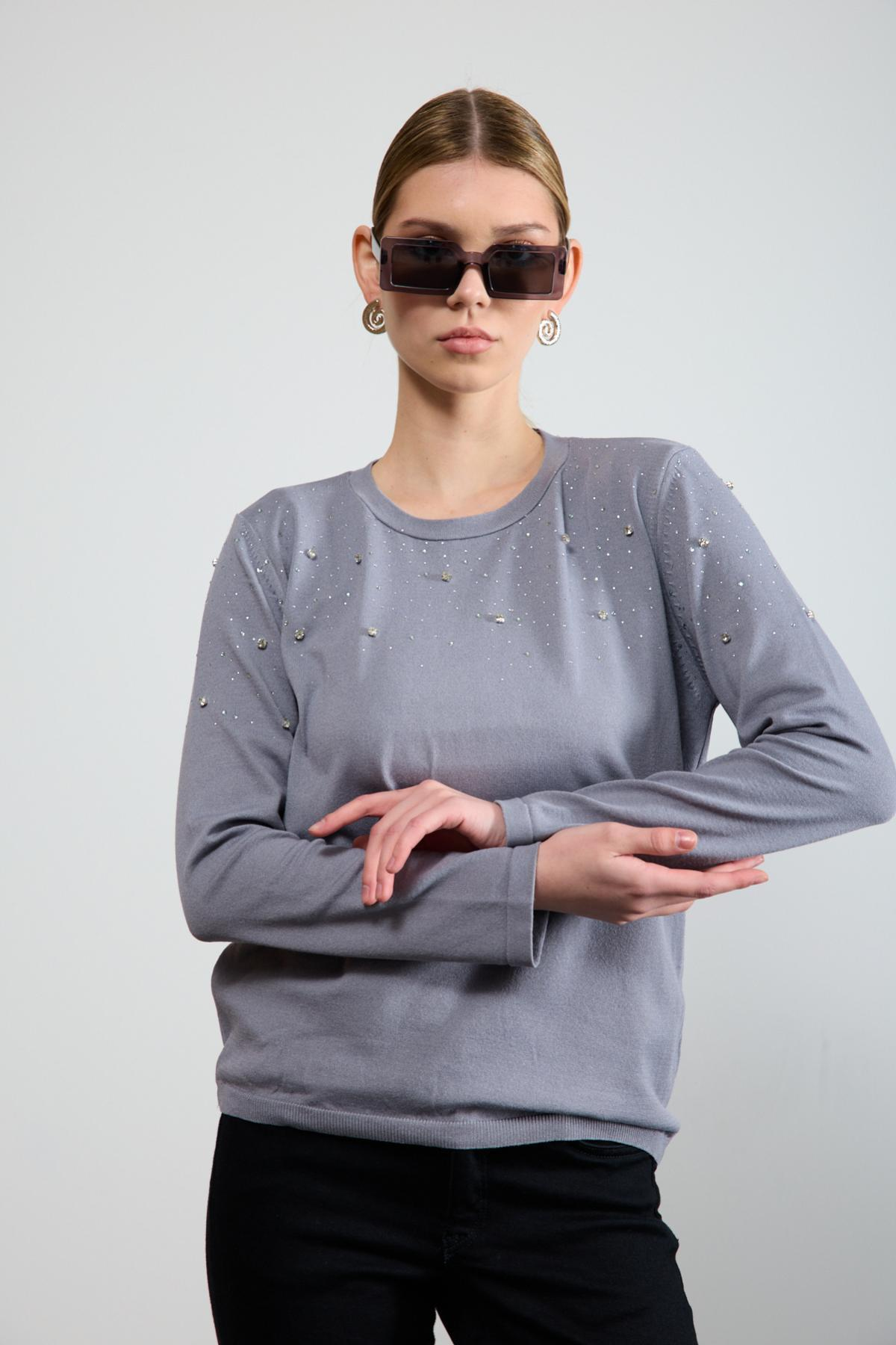 Wholesale Women Gray Crew Neck Knit Blouse Adorned with Rhinestones 725232
