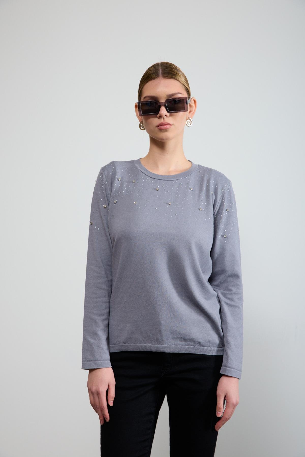 Wholesale Women Gray Crew Neck Knit Blouse Adorned with Rhinestones 725232