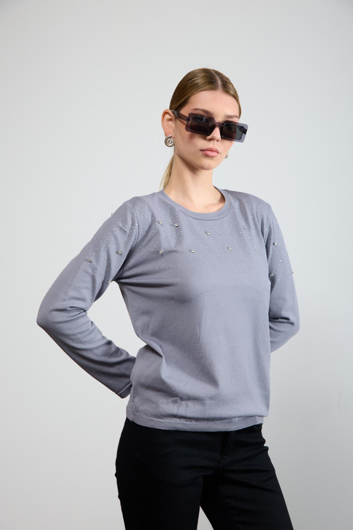 Wholesale Women Gray Crew Neck Knit Blouse Adorned with Rhinestones 725232