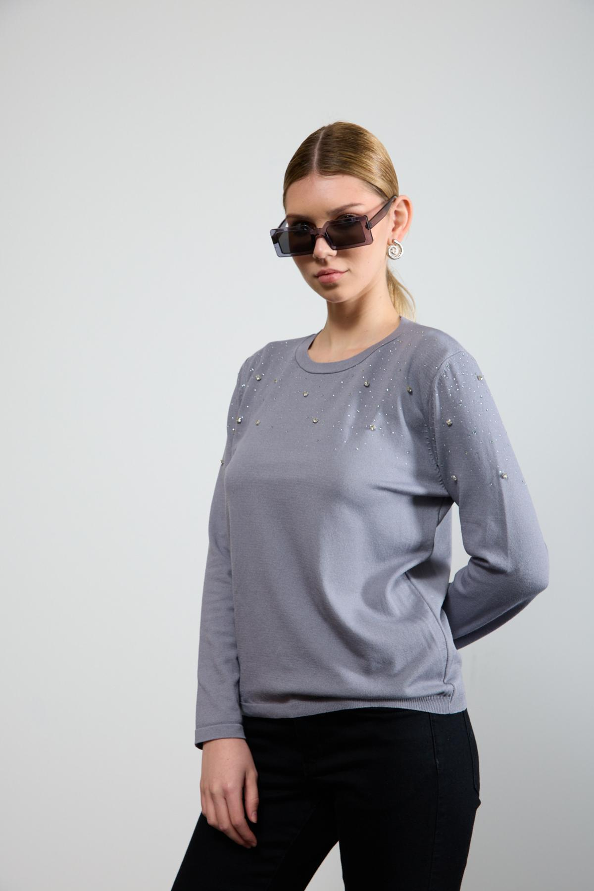 Wholesale Women Gray Crew Neck Knit Blouse Adorned with Rhinestones 725232