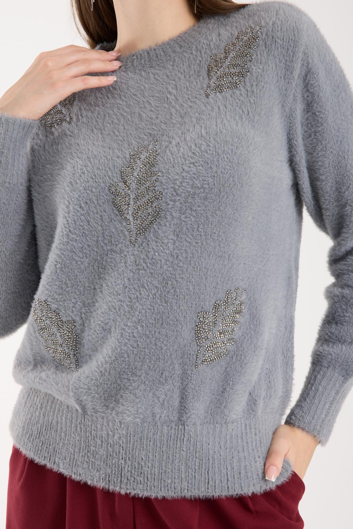 Wholesale Women Gray Crew-Neck Knit Blouse with Beaded Embroidery 738899