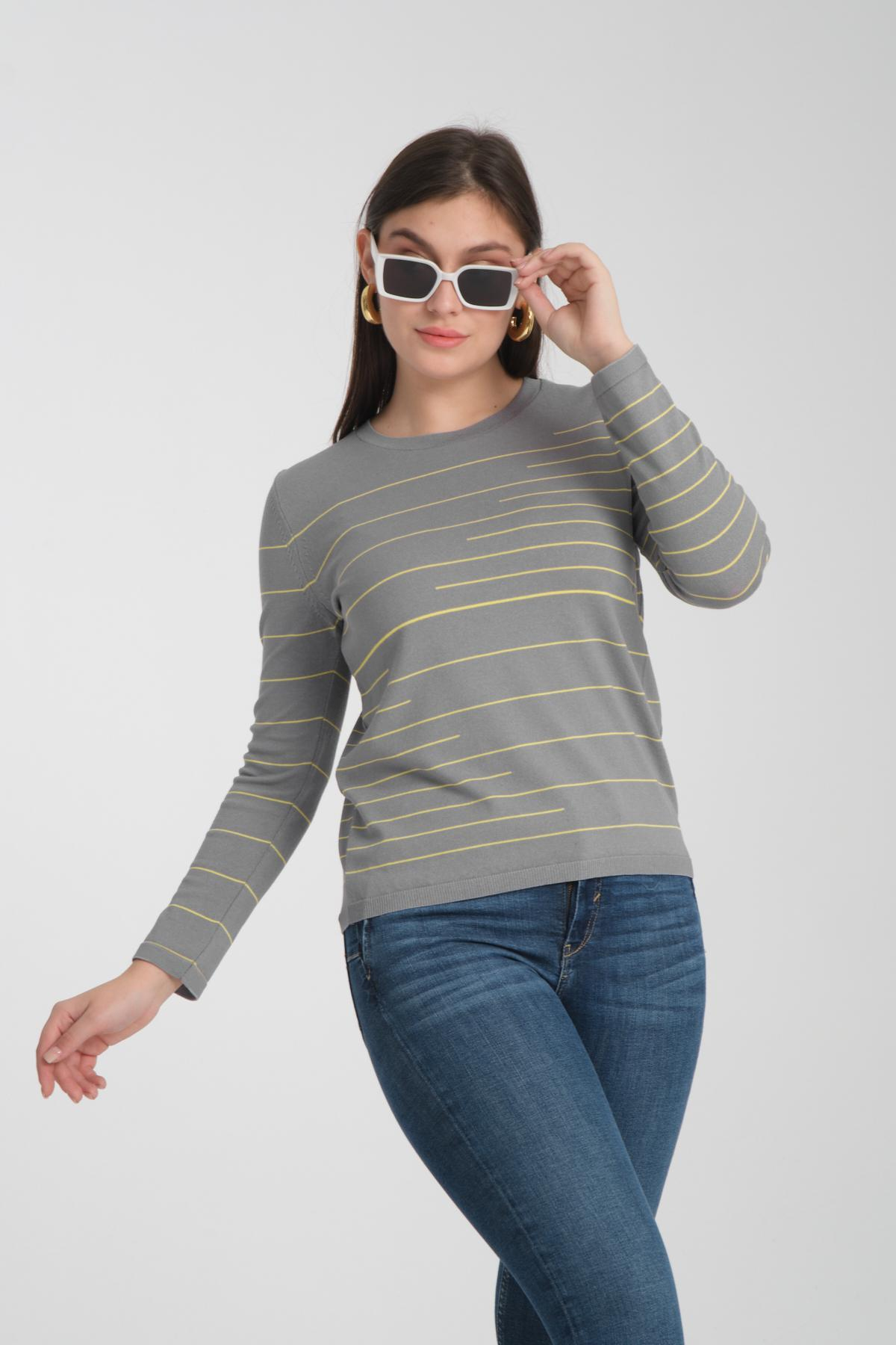 Wholesale Women Gray Crew Neck Striped Knit Blouse 722613