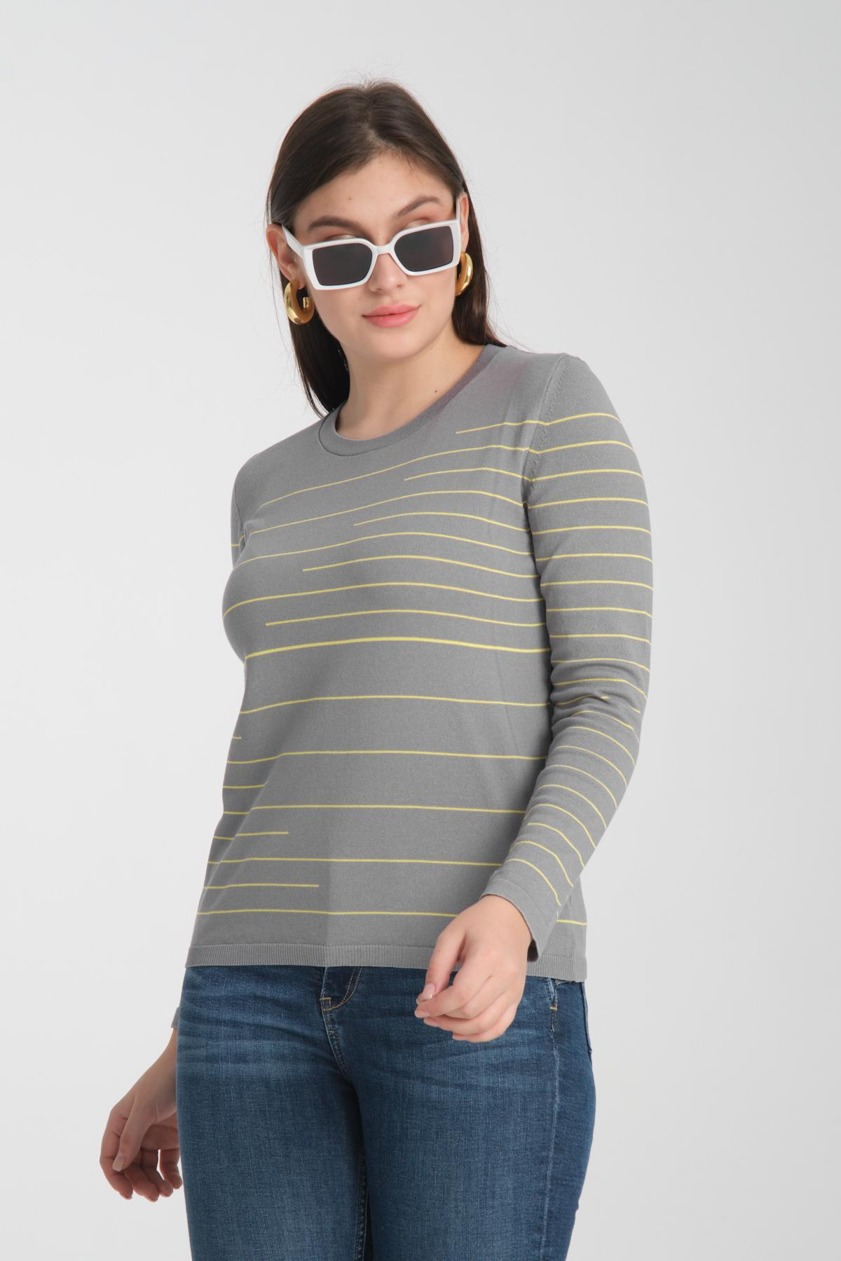 Wholesale Women Gray Crew Neck Striped Knit Blouse 722613