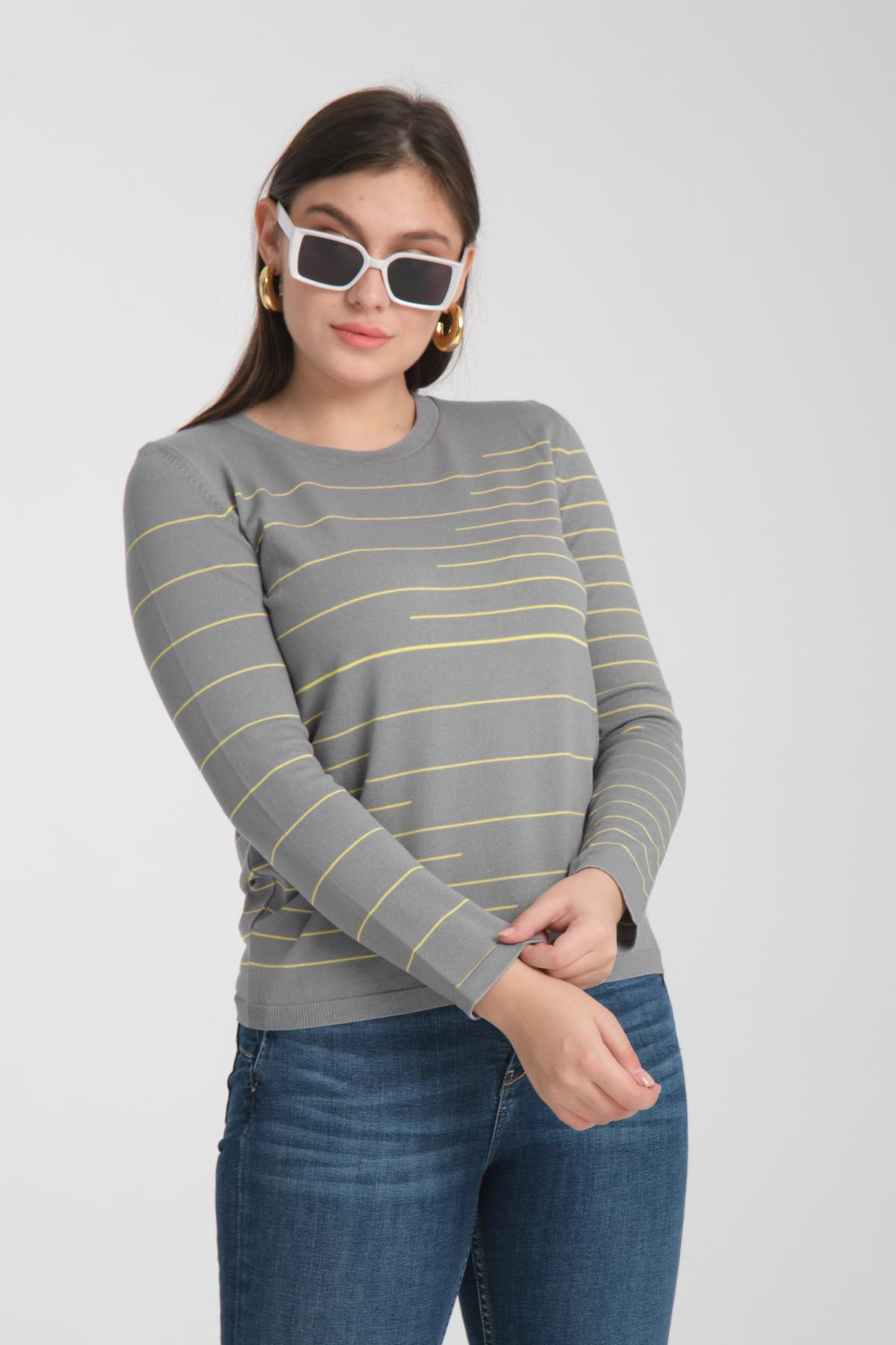 Wholesale Women Gray Crew Neck Striped Knit Blouse 722613