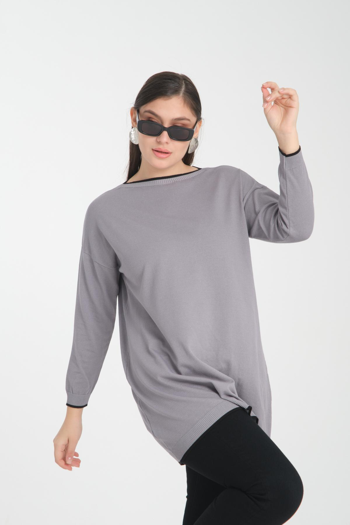 Wholesale Women Gray Garnished Boat Neck Knit Blouse 722656