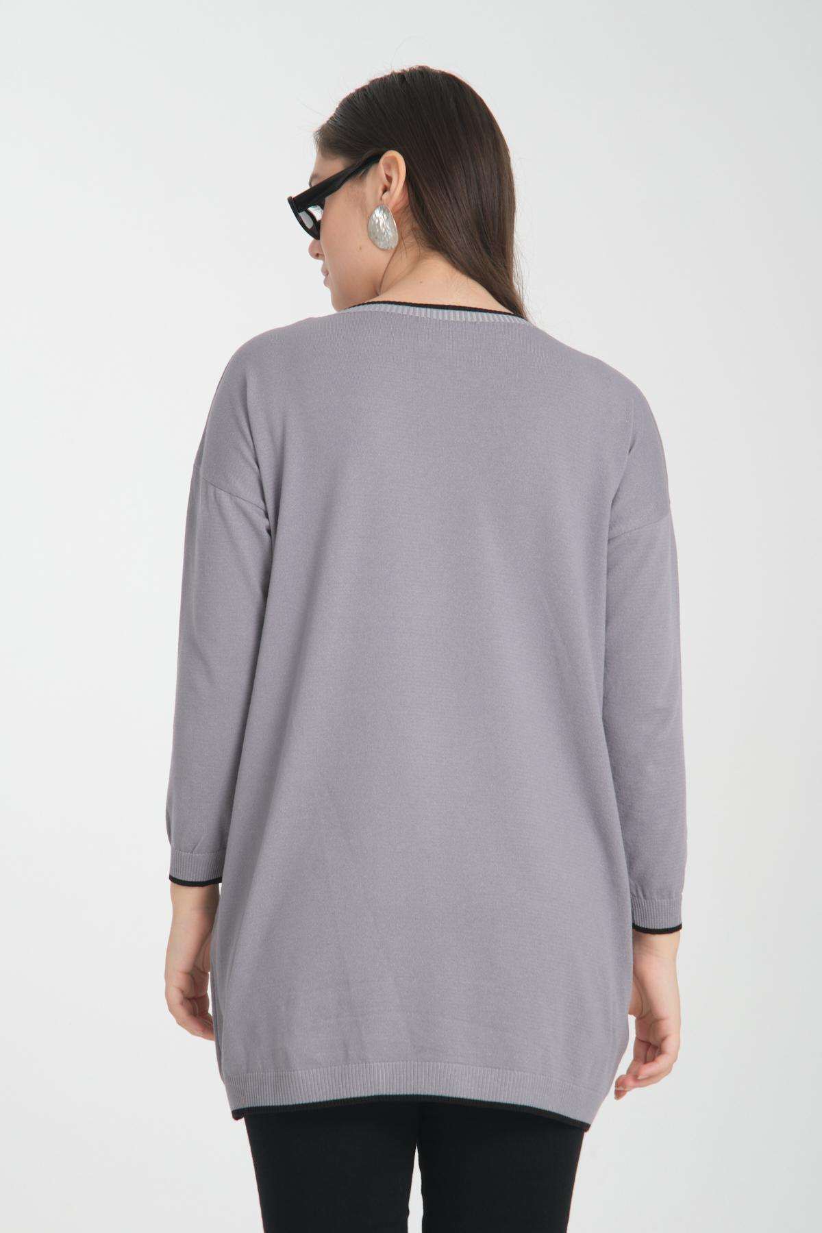 Wholesale Women Gray Garnished Boat Neck Knit Blouse 722656