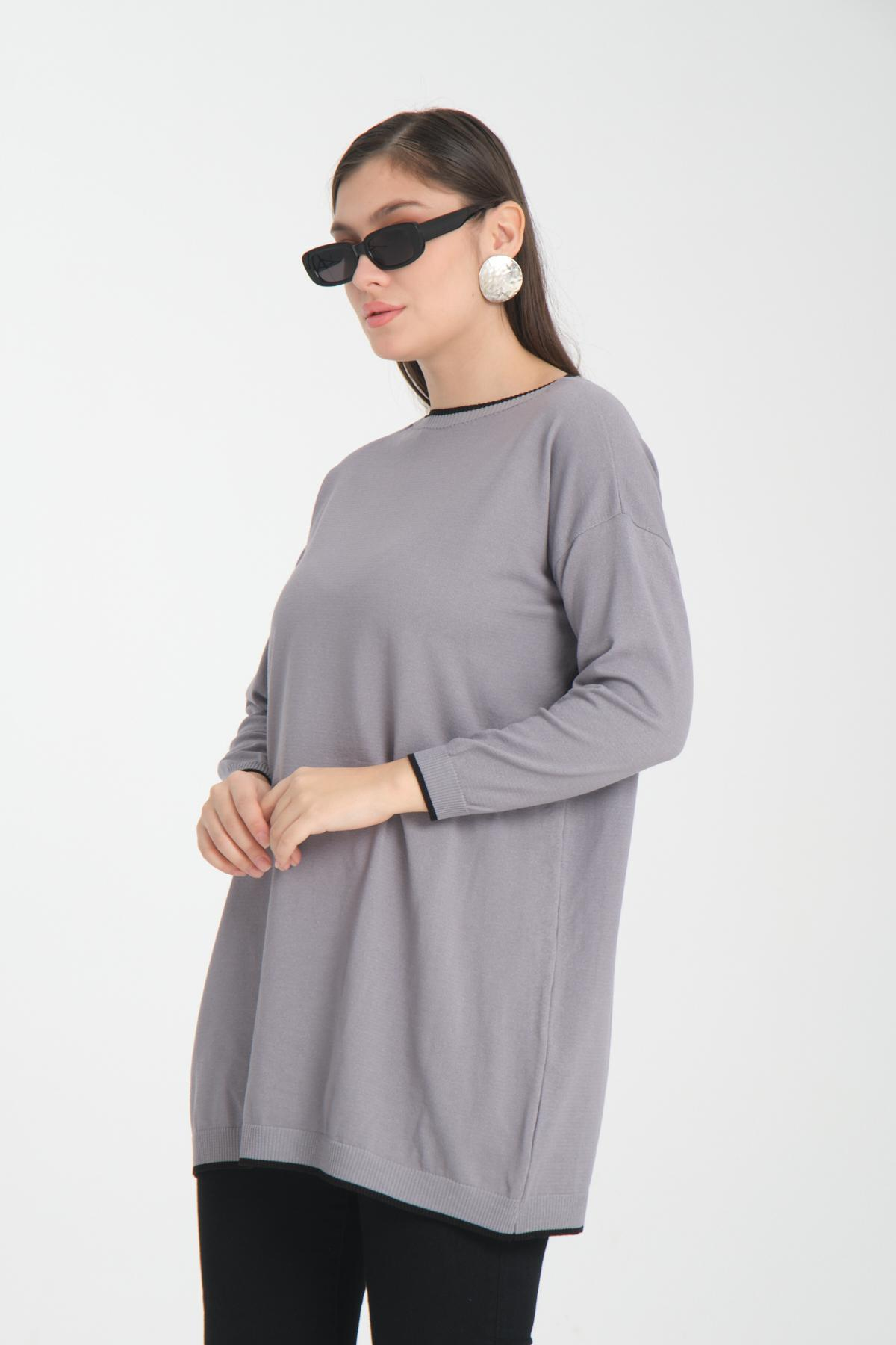 Wholesale Women Gray Garnished Boat Neck Knit Blouse 722656
