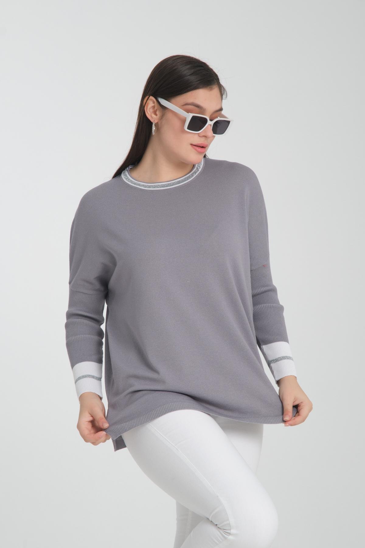Wholesale Women Gray Glitter Garnished Crew Neck Knit Blouse with Side Slits 722646
