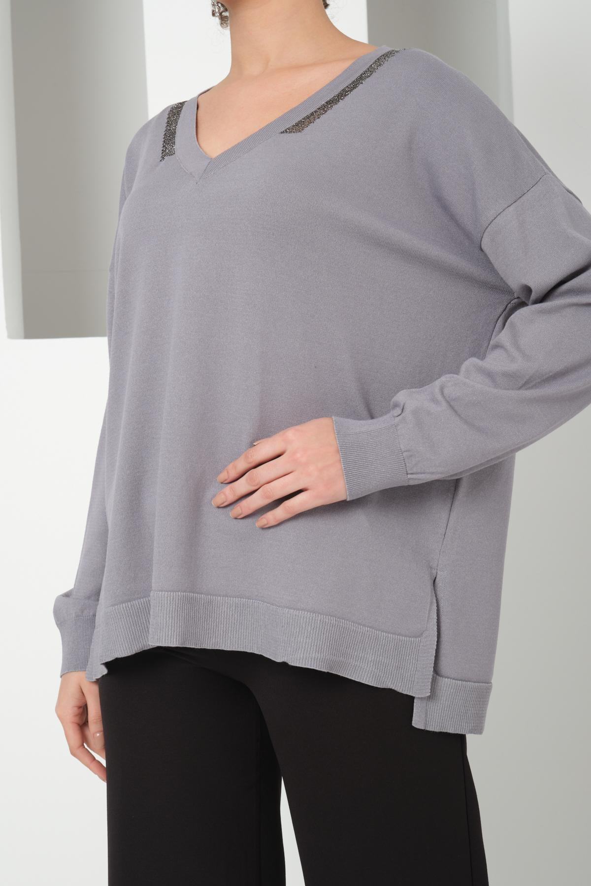 Wholesale Women Gray Glitter-Garnished V-Neck Oversized Knit Blouse with Side Slits 724799
