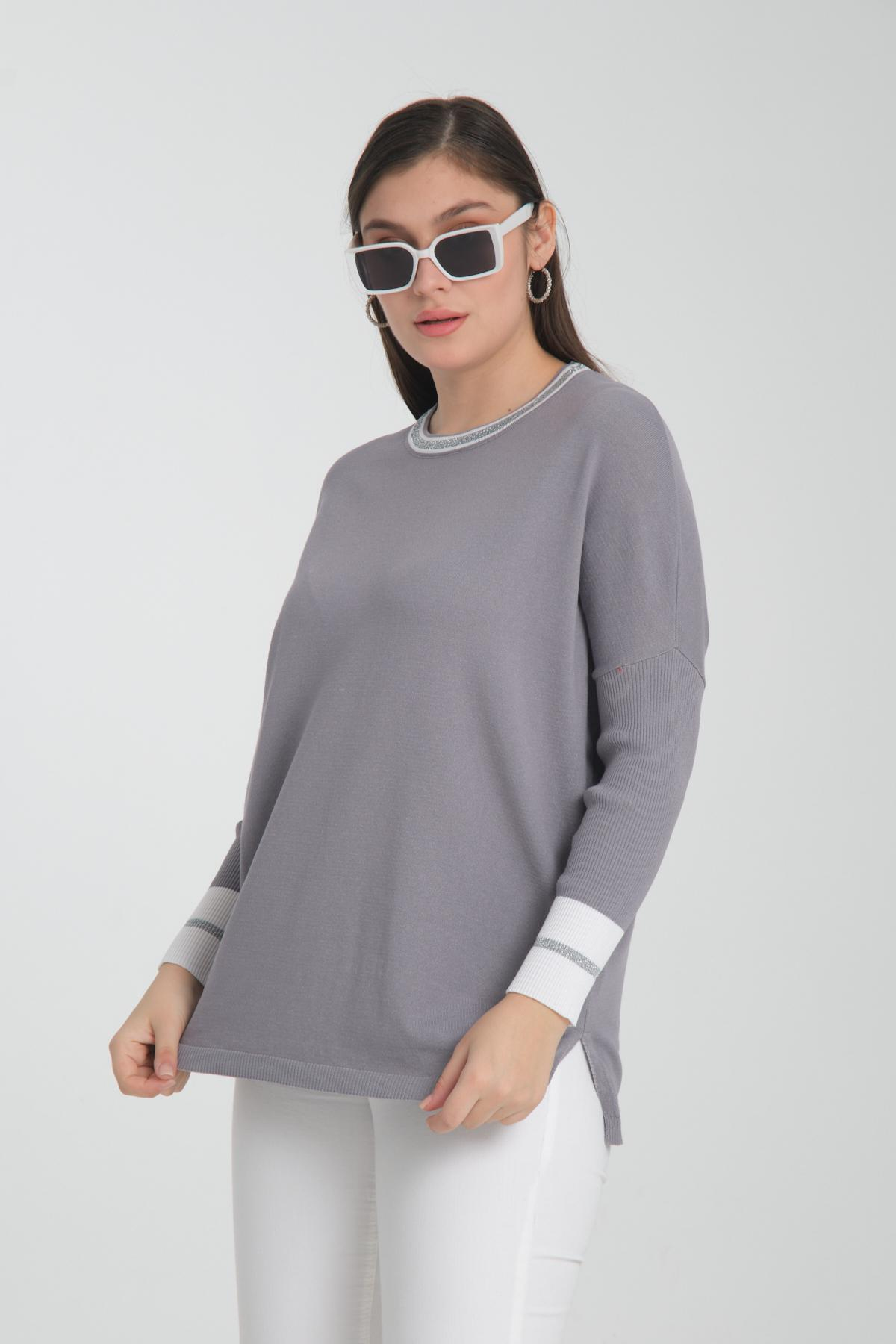 Wholesale Women Gray Glitter Garnished Crew Neck Knit Blouse with Side Slits 722646