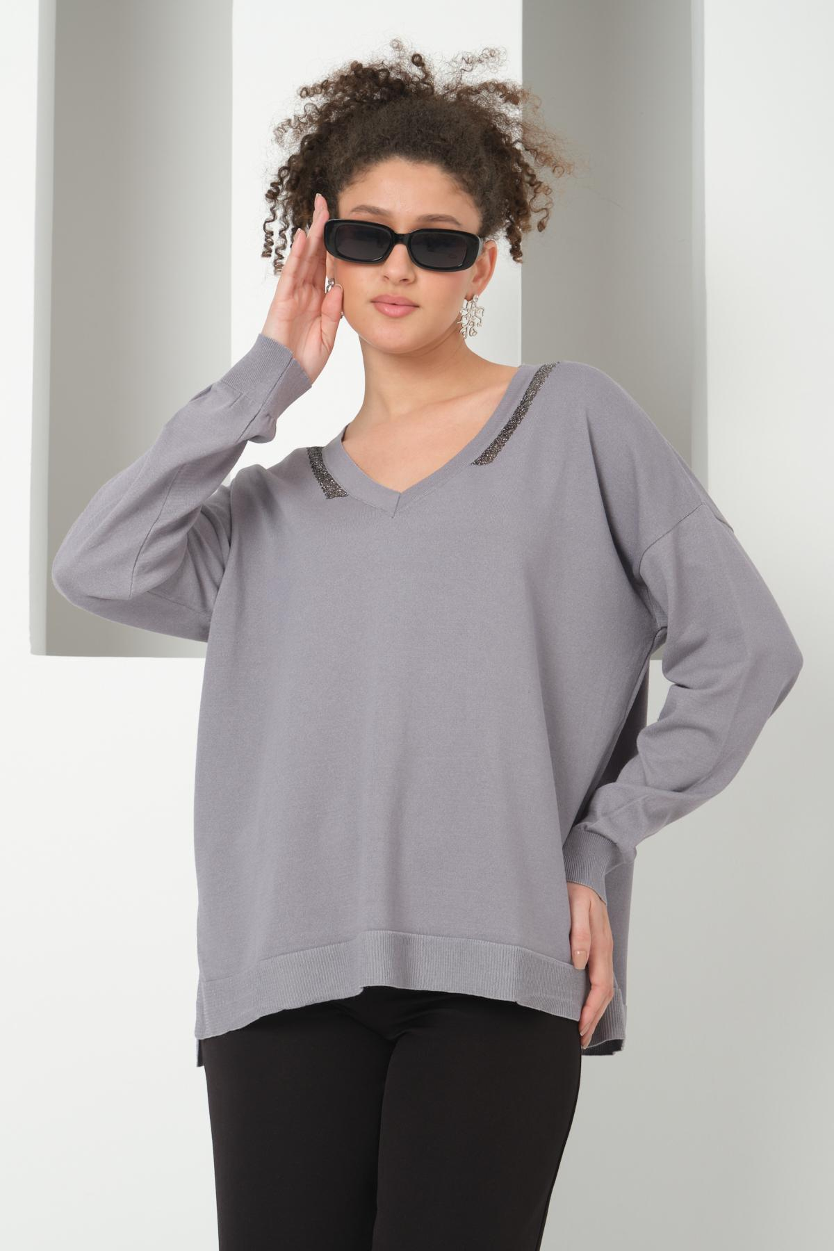 Wholesale Women Gray Glitter-Garnished V-Neck Oversized Knit Blouse with Side Slits 724799