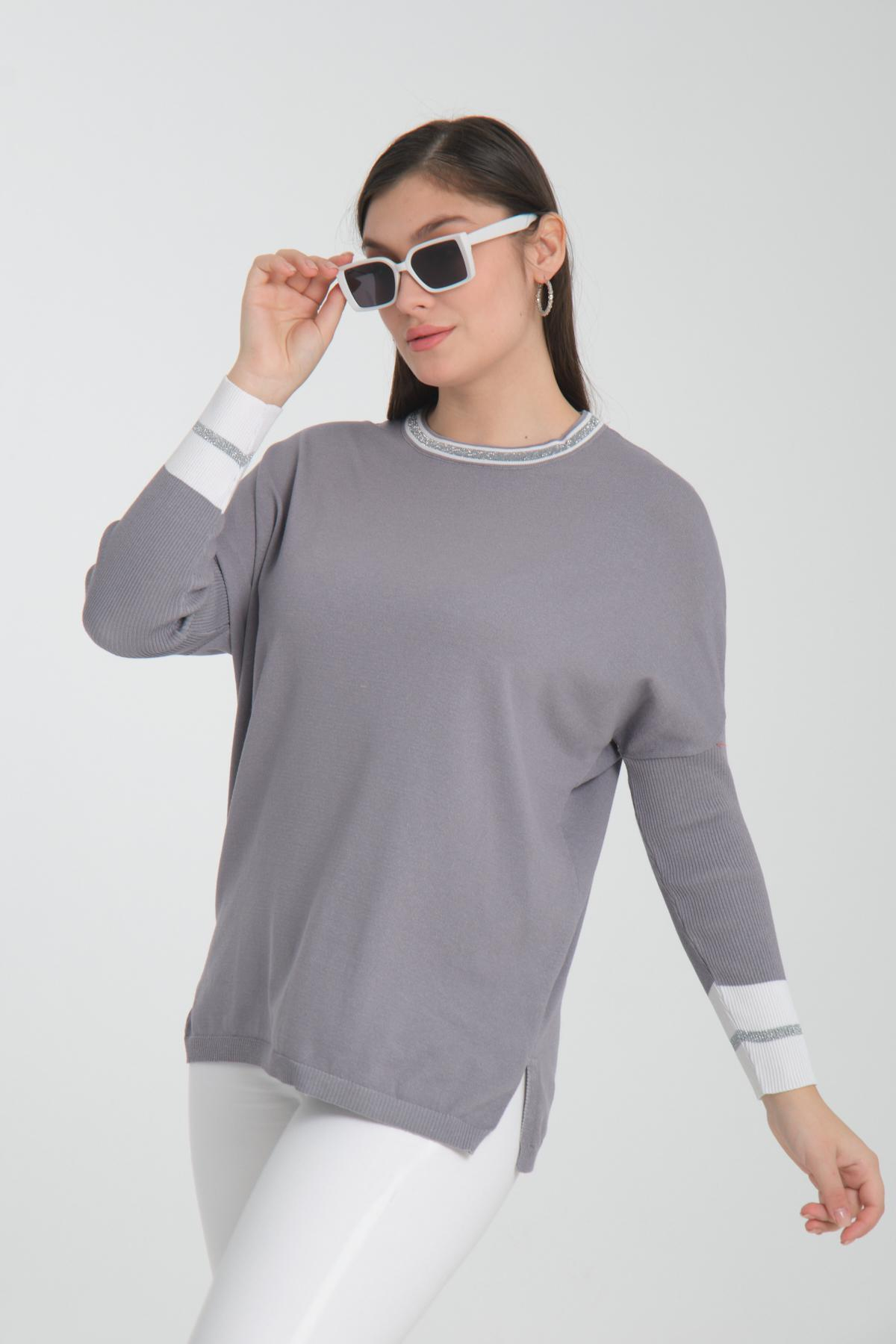 Wholesale Women Gray Glitter Garnished Crew Neck Knit Blouse with Side Slits 722646