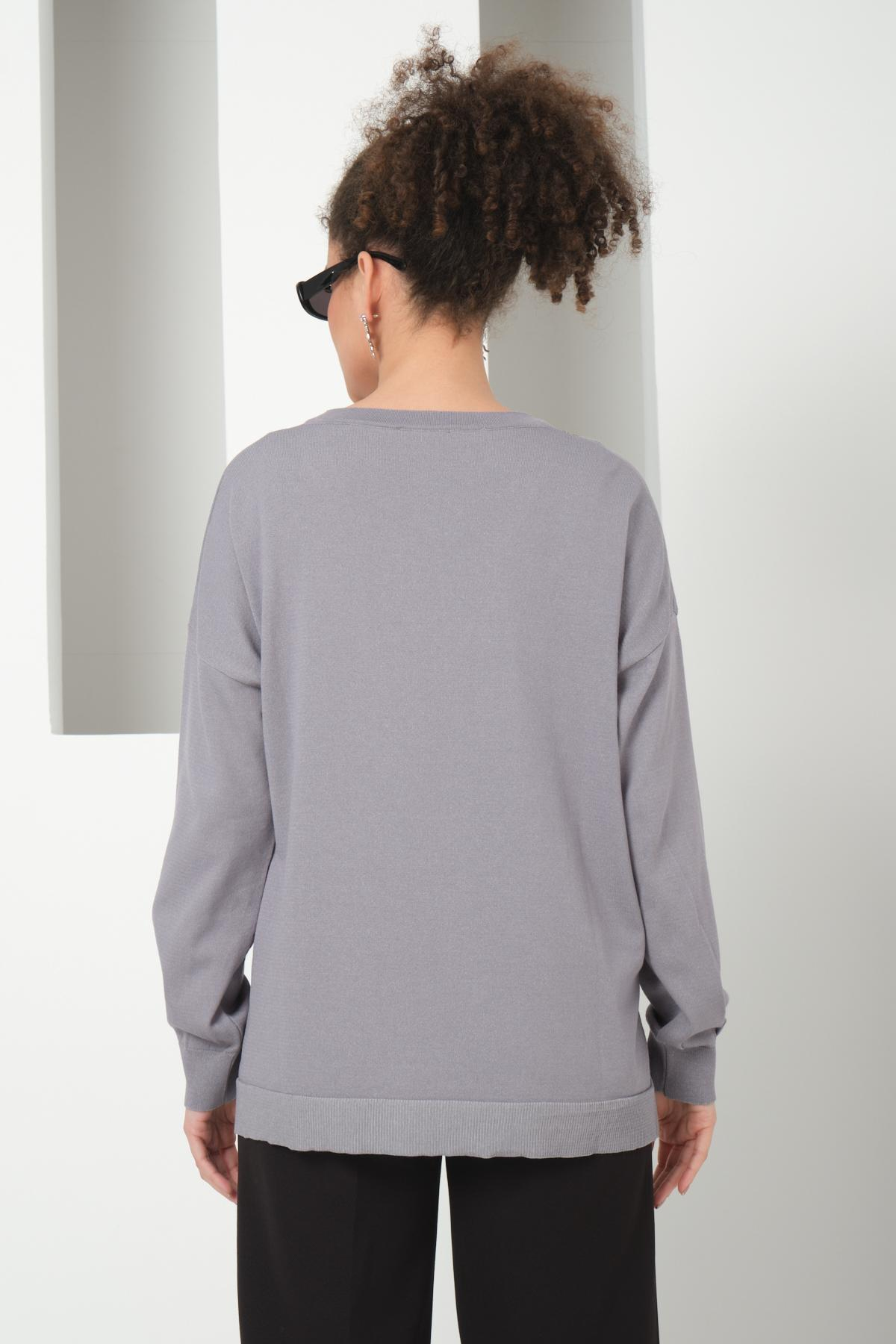 Wholesale Women Gray Glitter-Garnished V-Neck Oversized Knit Blouse with Side Slits 724799