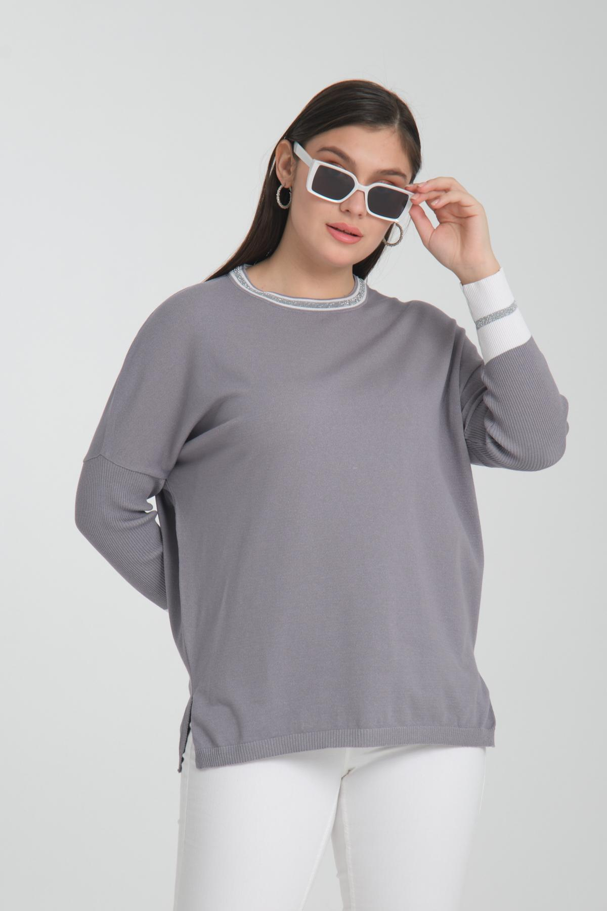 Wholesale Women Gray Glitter Garnished Crew Neck Knit Blouse with Side Slits 722646