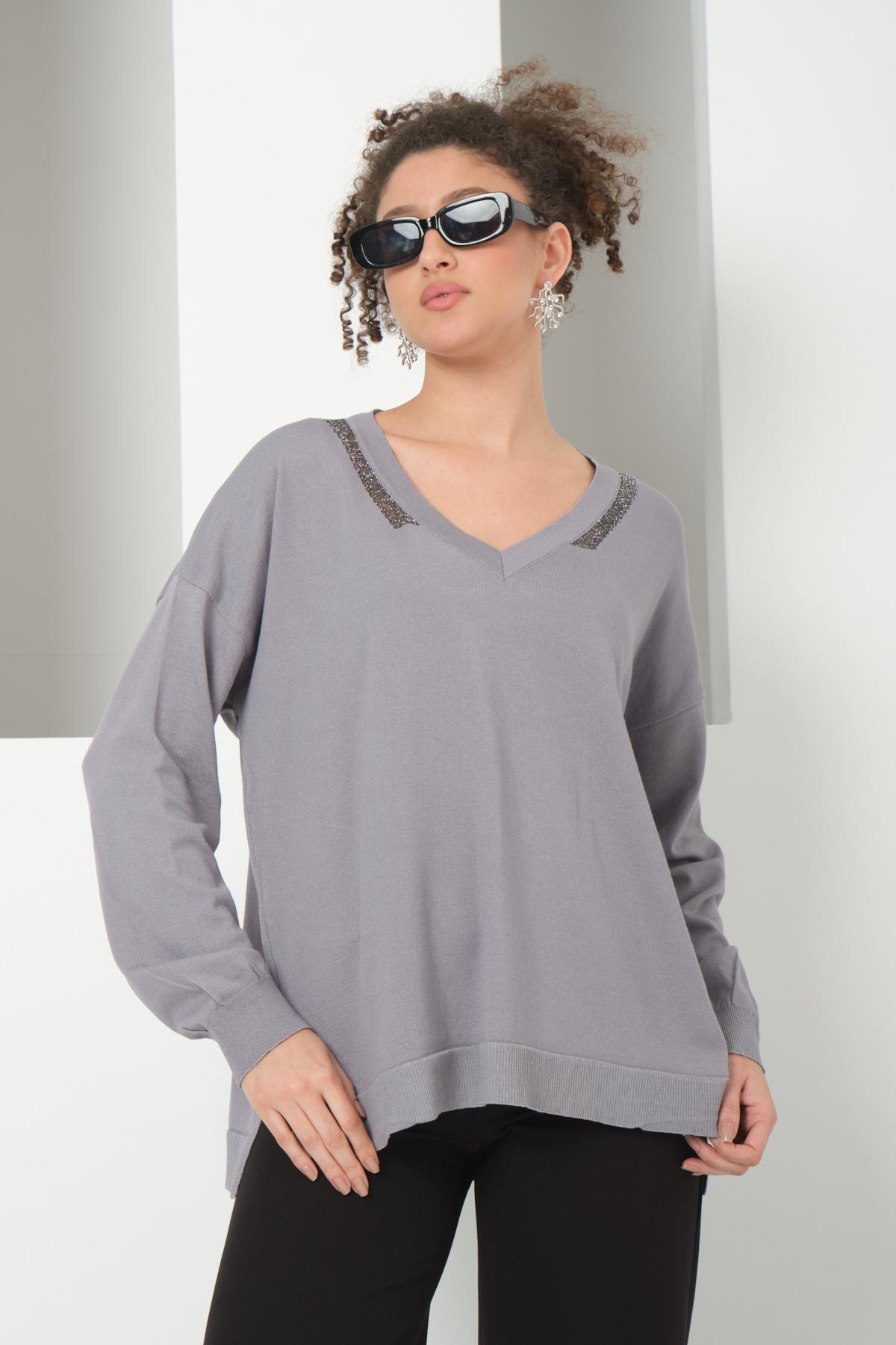 Wholesale Women Gray Glitter-Garnished V-Neck Oversized Knit Blouse with Side Slits 724799