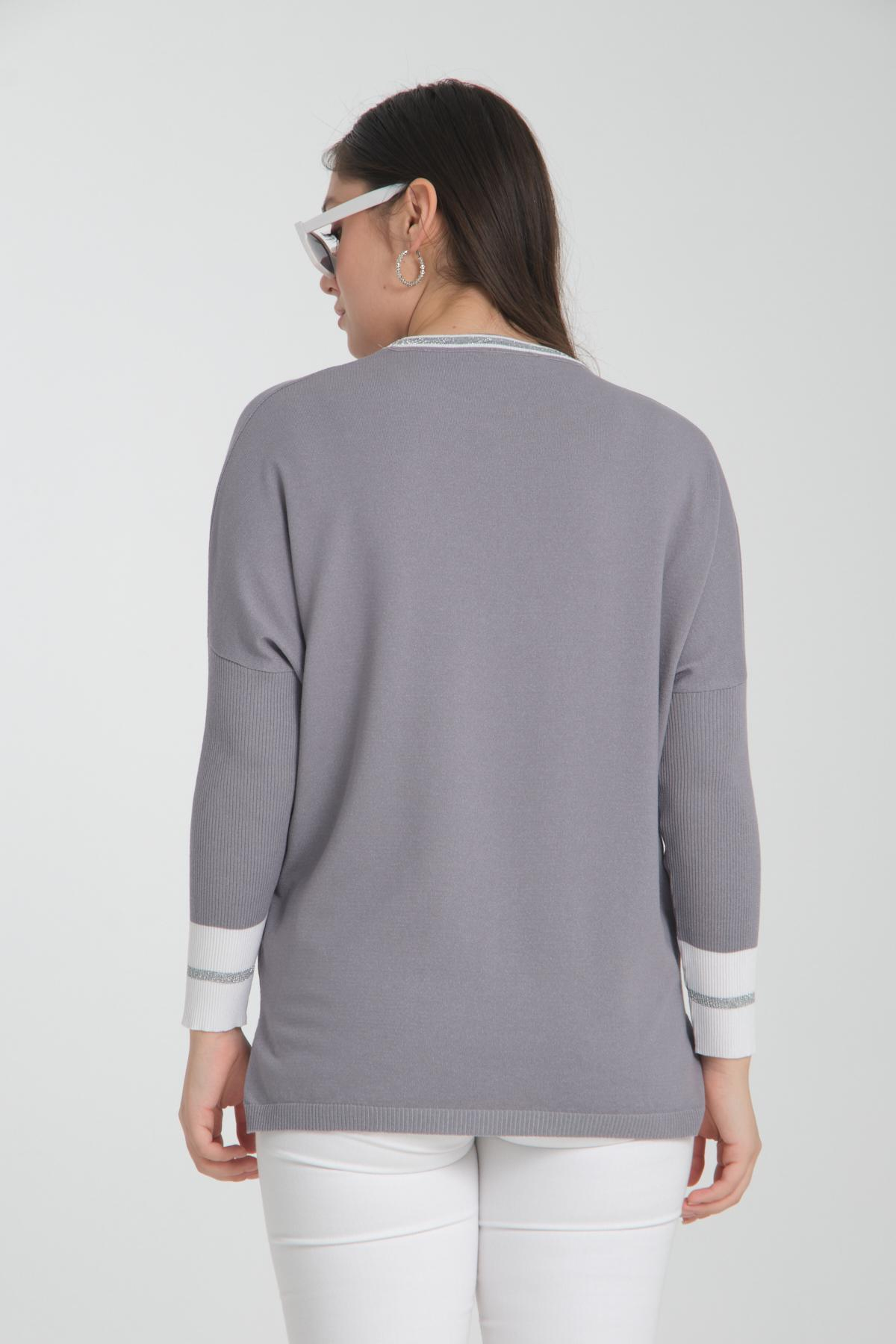 Wholesale Women Gray Glitter Garnished Crew Neck Knit Blouse with Side Slits 722646
