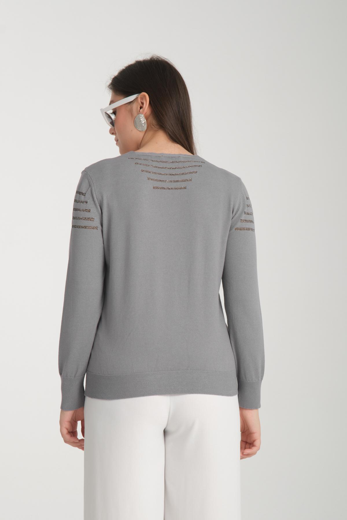 Wholesale Women Gray Glitter Garnished V Neck Knit Blouse 722617