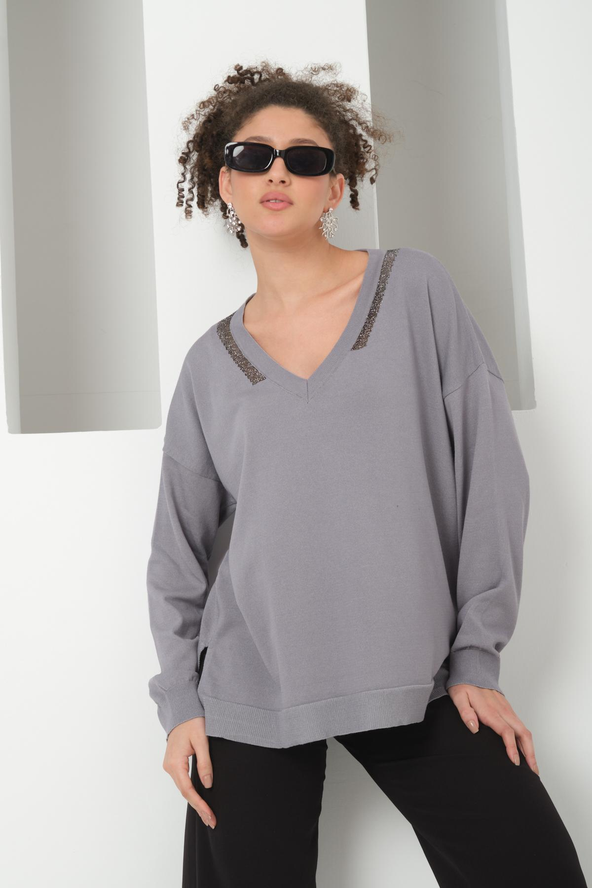 Wholesale Women Gray Glitter-Garnished V-Neck Oversized Knit Blouse with Side Slits 724799