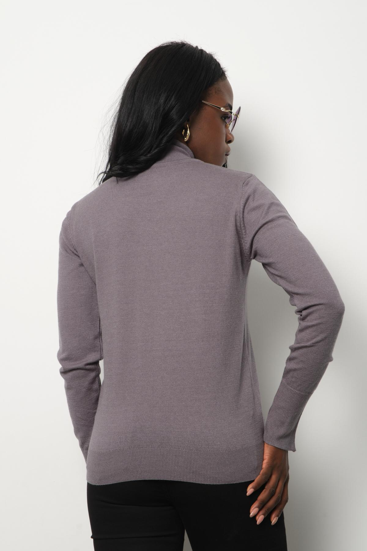 Wholesale Women Gray Mock-Neck Sweaters 711161
