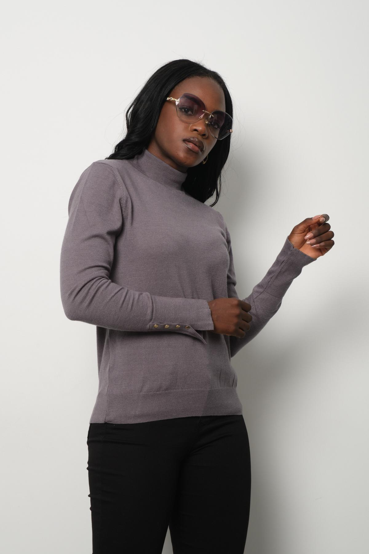 Wholesale Women Gray Mock-Neck Sweaters 711161