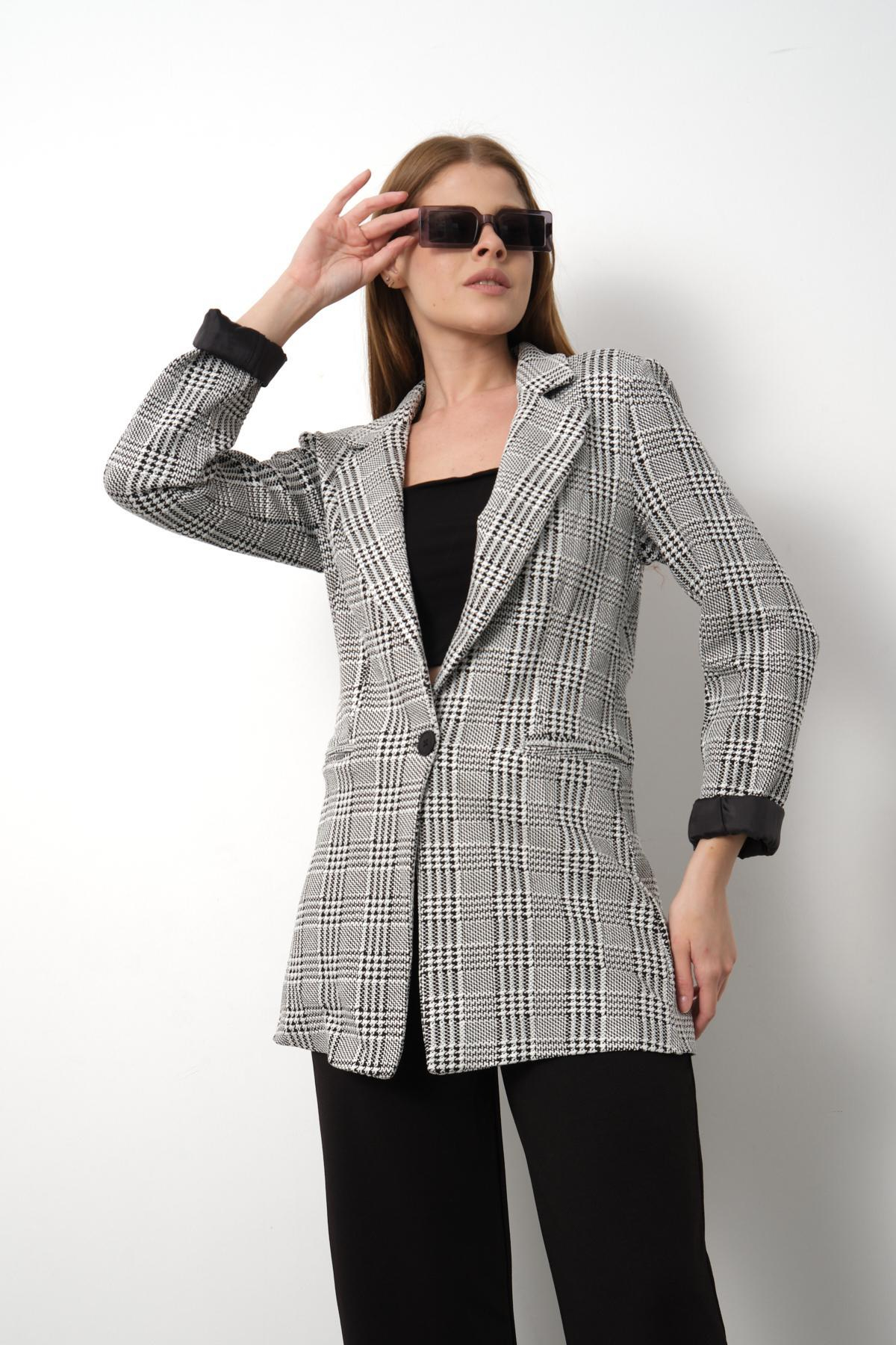 Wholesale Women Gray Plaid Notched Collar Welt Pockets Lined Blazer 715578