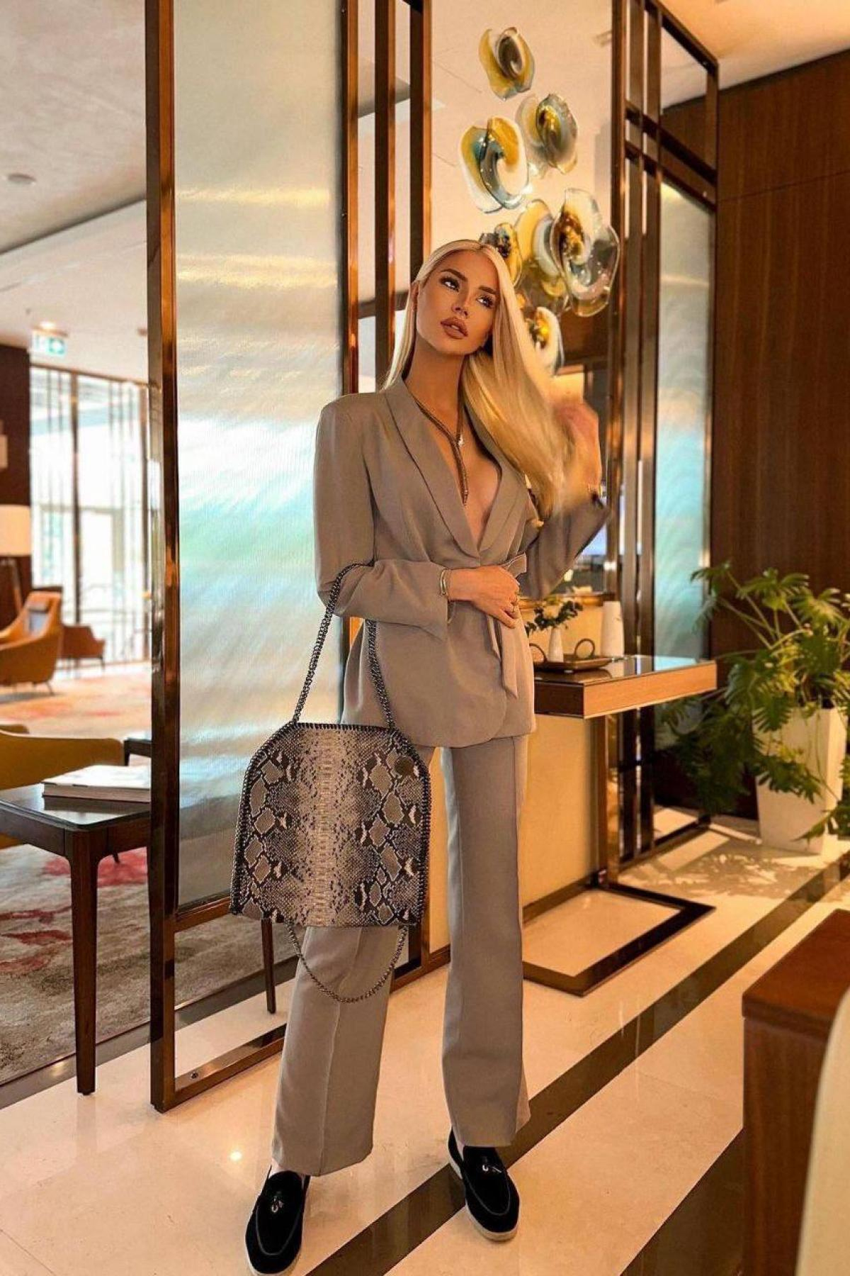 Wholesale Women Gray Two Piece Suit Blazer and Pants Set 728487