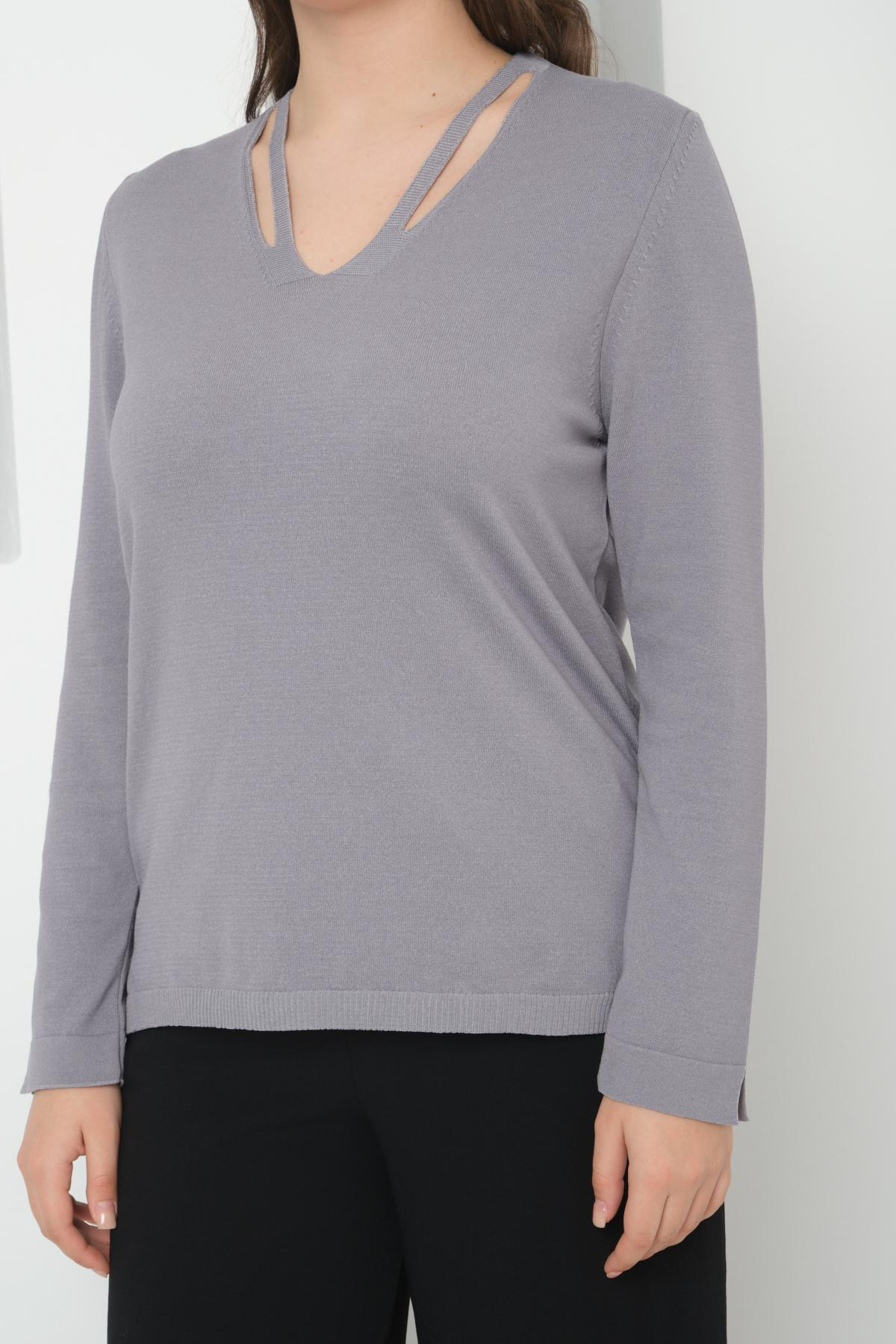 Wholesale Women Gray V-Neck Cut-Out Knit Blouse with Side Slits 724807