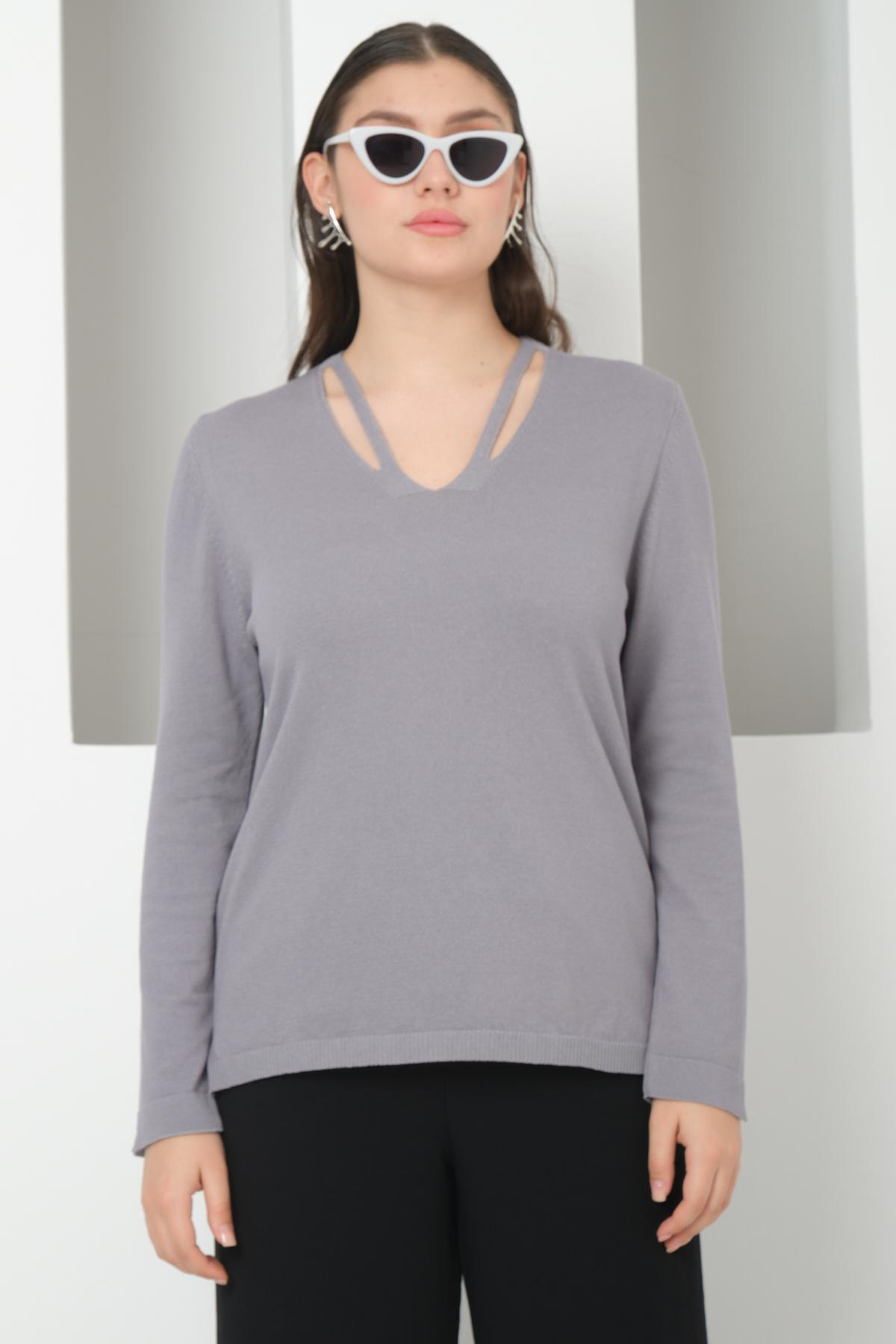 Wholesale Women Gray V-Neck Cut-Out Knit Blouse with Side Slits 724807