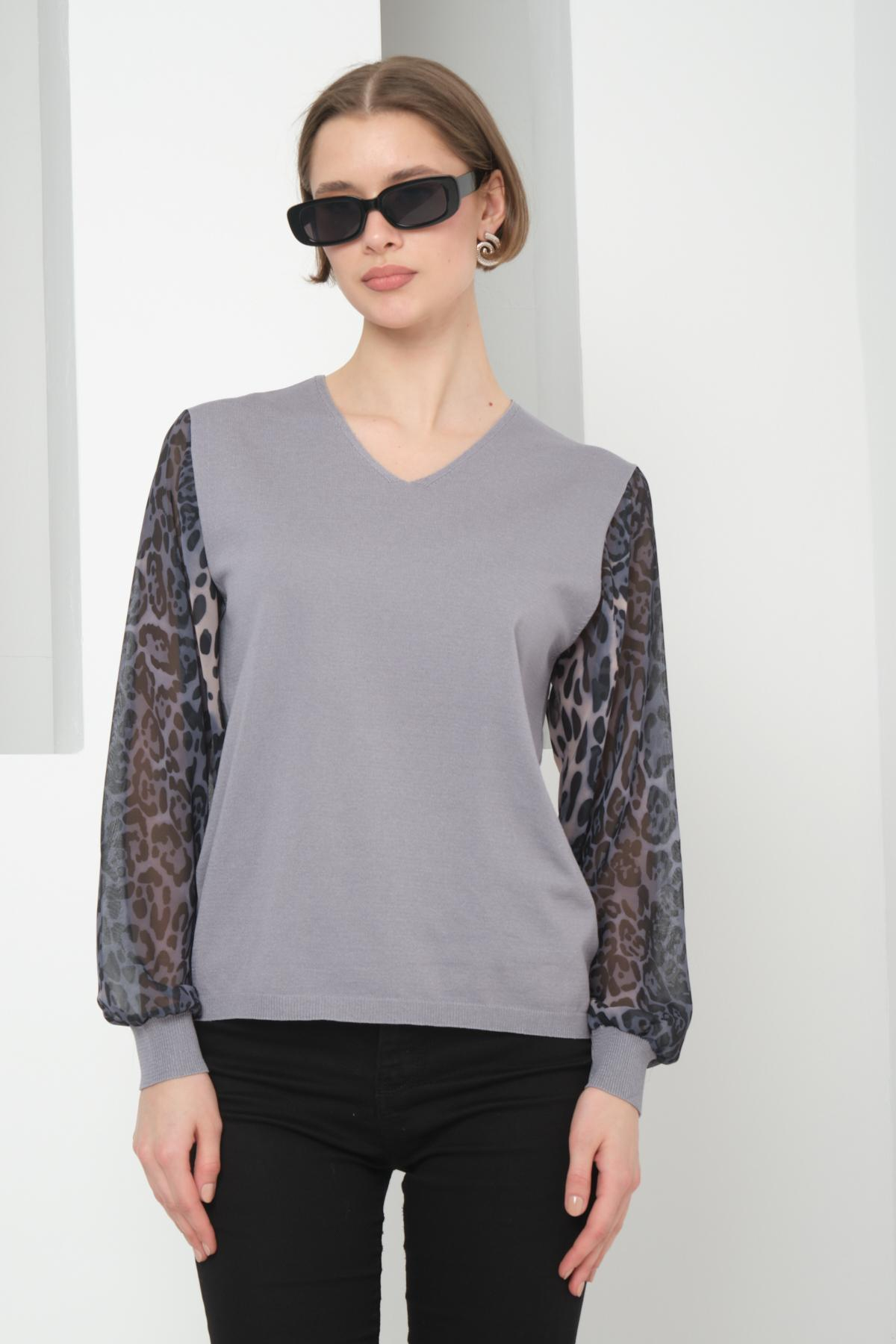 Wholesale Women Gray V Neck Knit Blouse with Chiffon Sleeves 724778