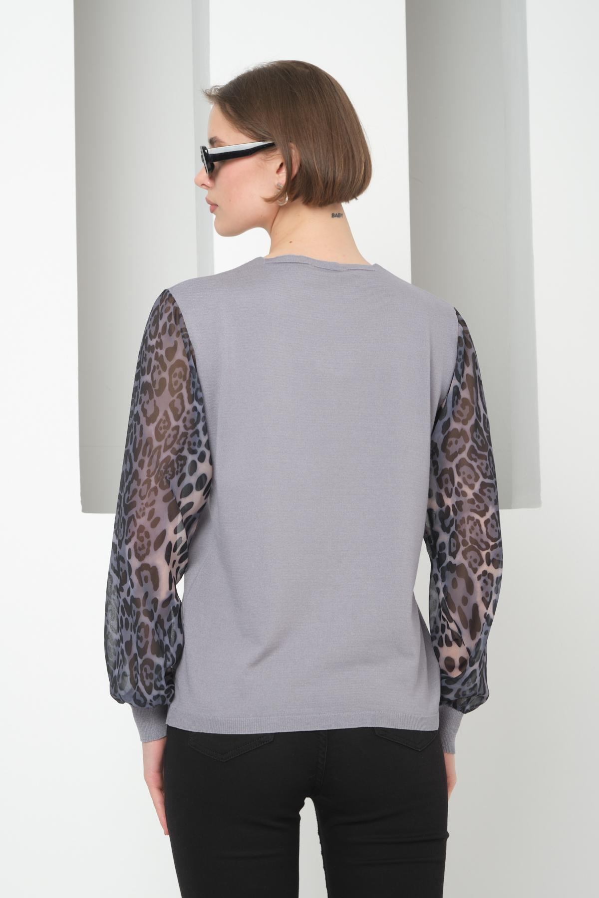 Wholesale Women Gray V Neck Knit Blouse with Chiffon Sleeves 724778