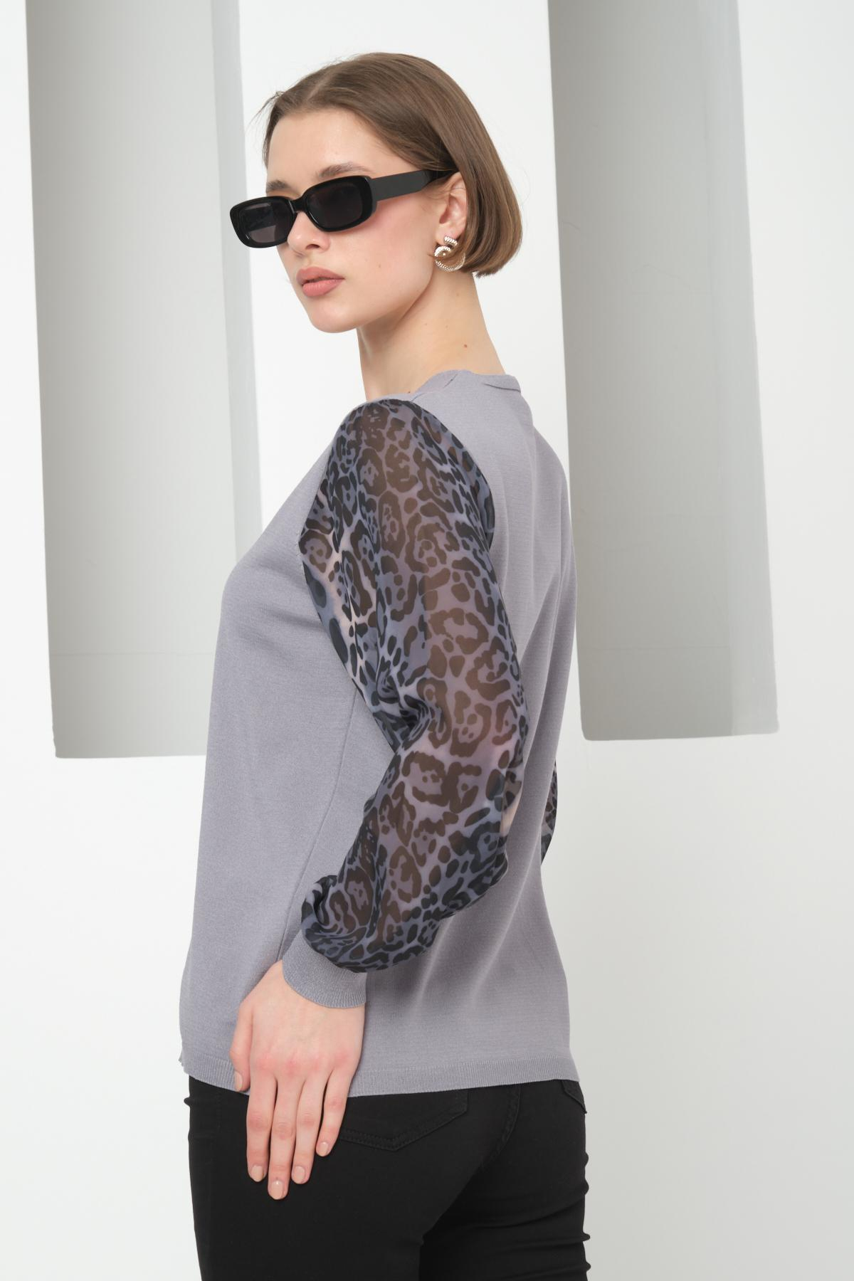 Wholesale Women Gray V Neck Knit Blouse with Chiffon Sleeves 724778
