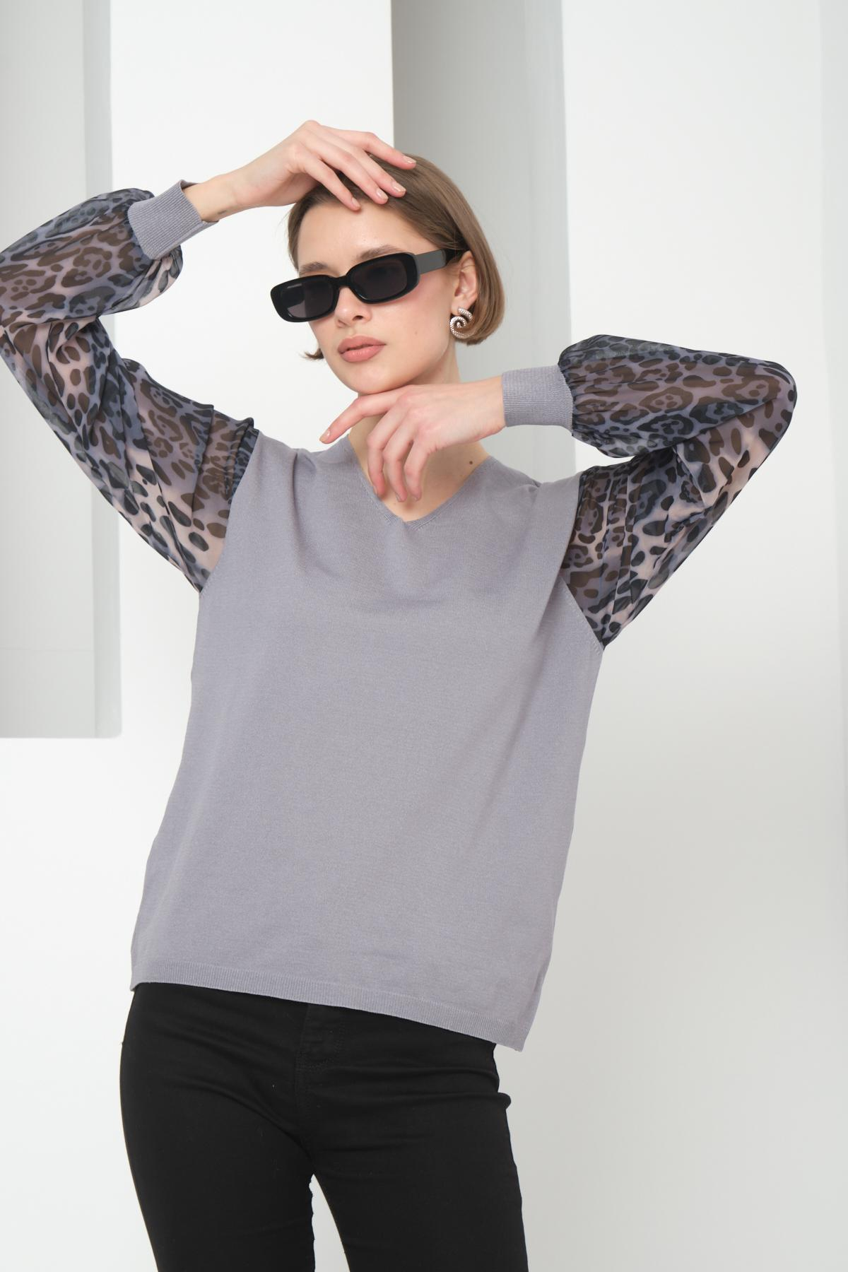 Wholesale Women Gray V Neck Knit Blouse with Chiffon Sleeves 724778
