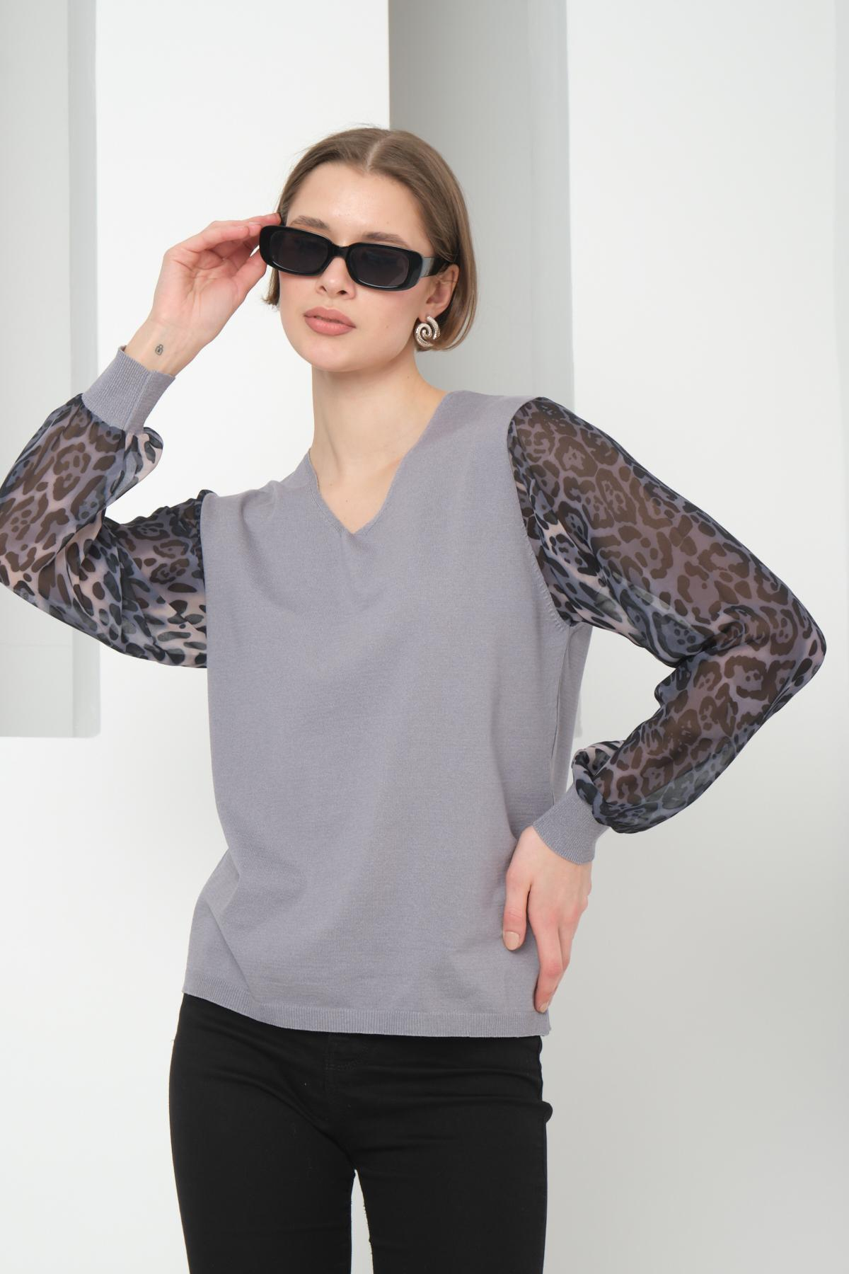 Wholesale Women Gray V Neck Knit Blouse with Chiffon Sleeves 724778